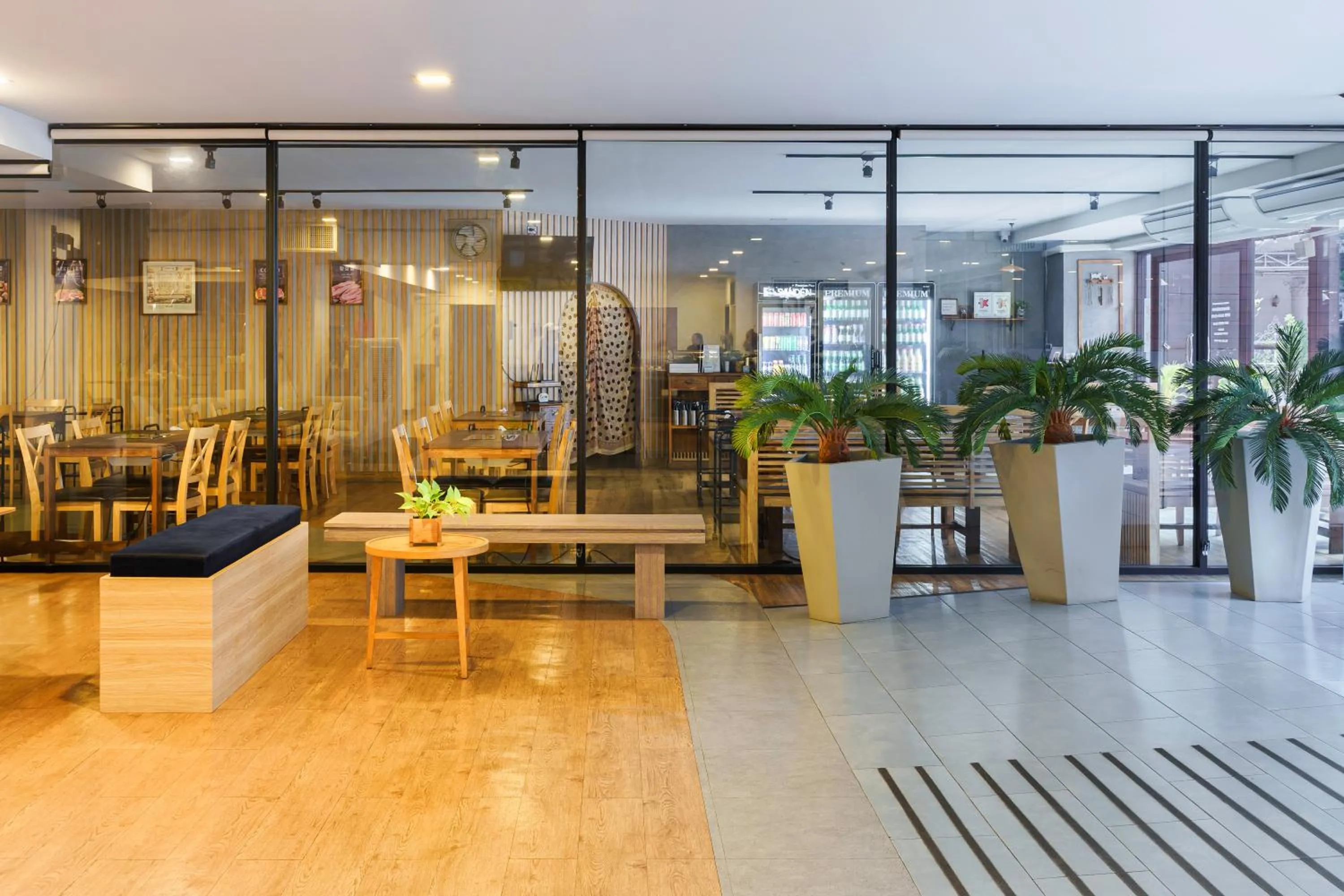 Restaurant/places to eat in Icon Park Hotel, Chiang Mai- SHA Extra Plus