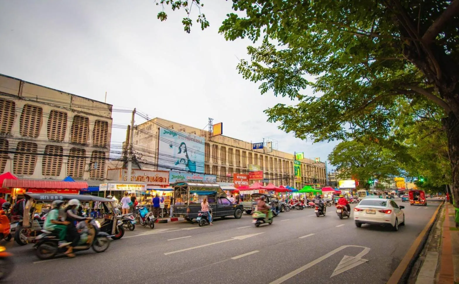 Restaurant/places to eat in Icon Park Hotel, Chiang Mai- SHA Extra Plus