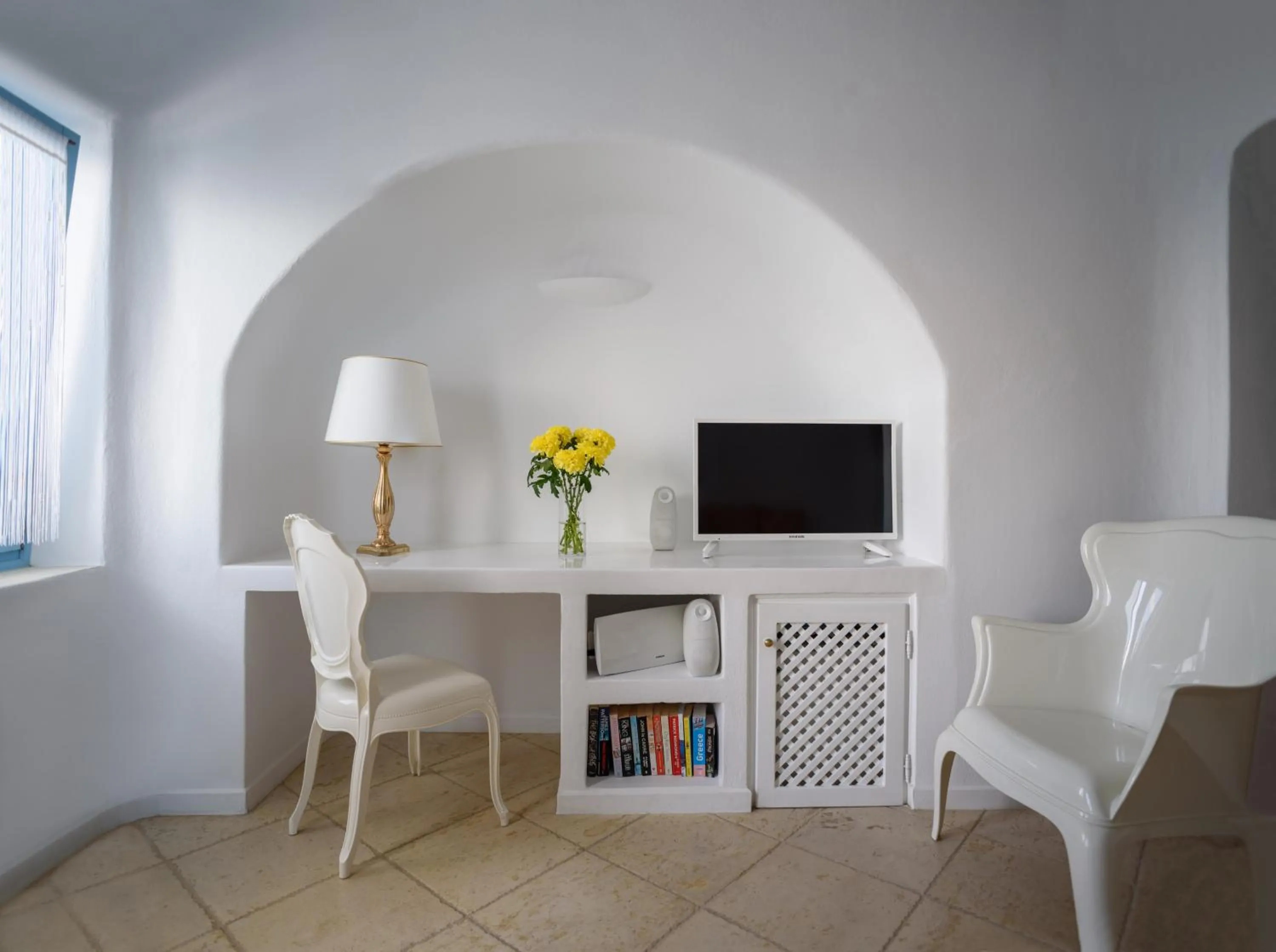 TV and multimedia in Above Blue Suites