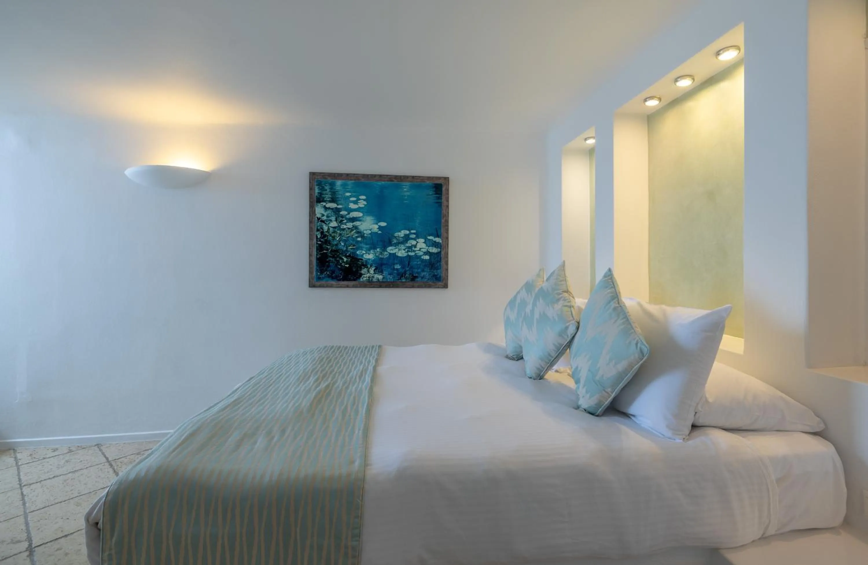 Bedroom, Bed in Above Blue Suites