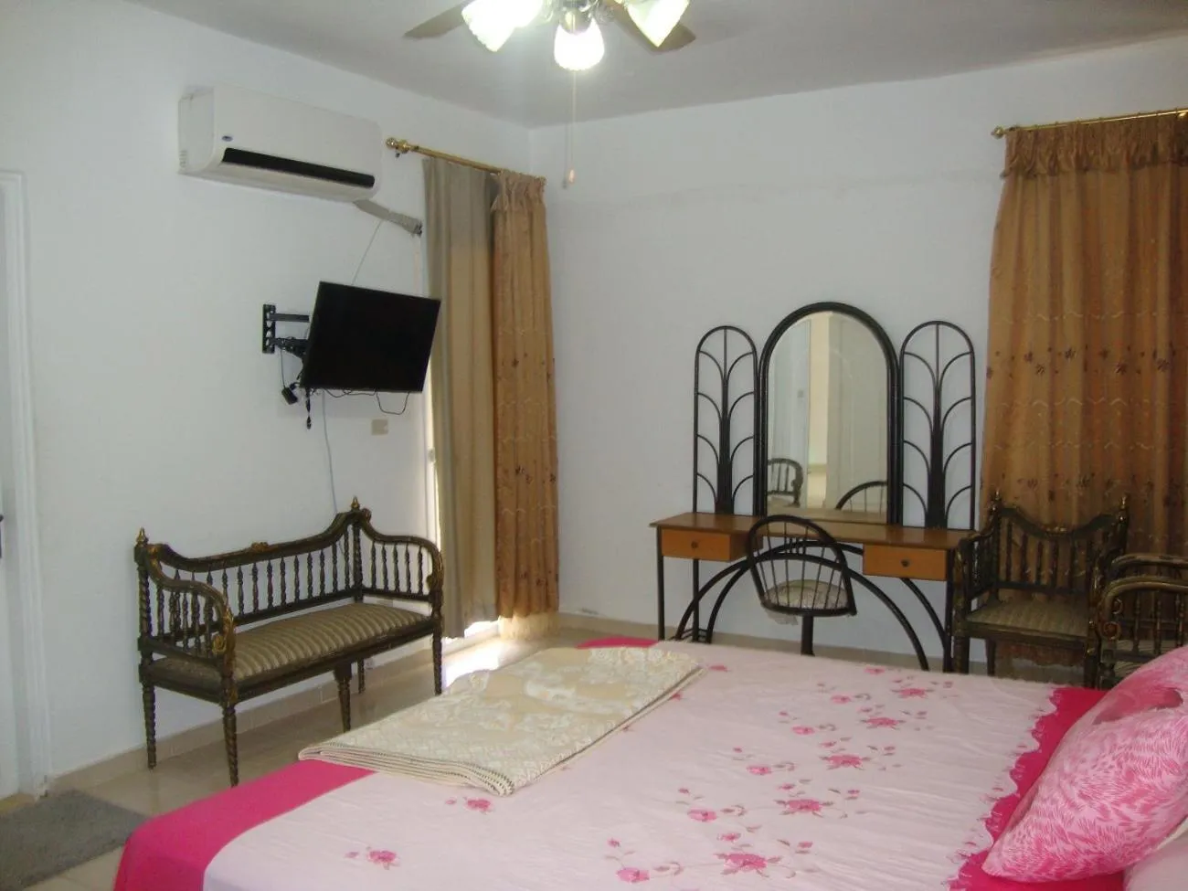 Toilet in Luxury Villa Panorama Beach