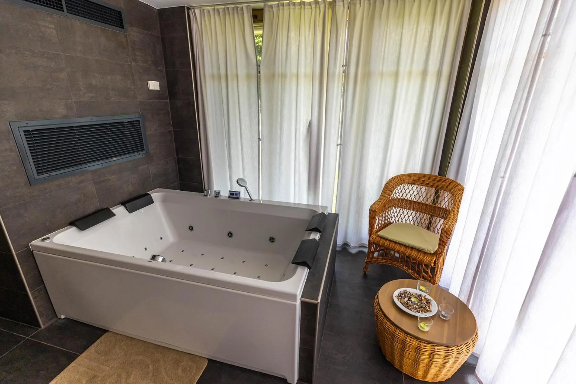 Hot Tub in Vadkert Major