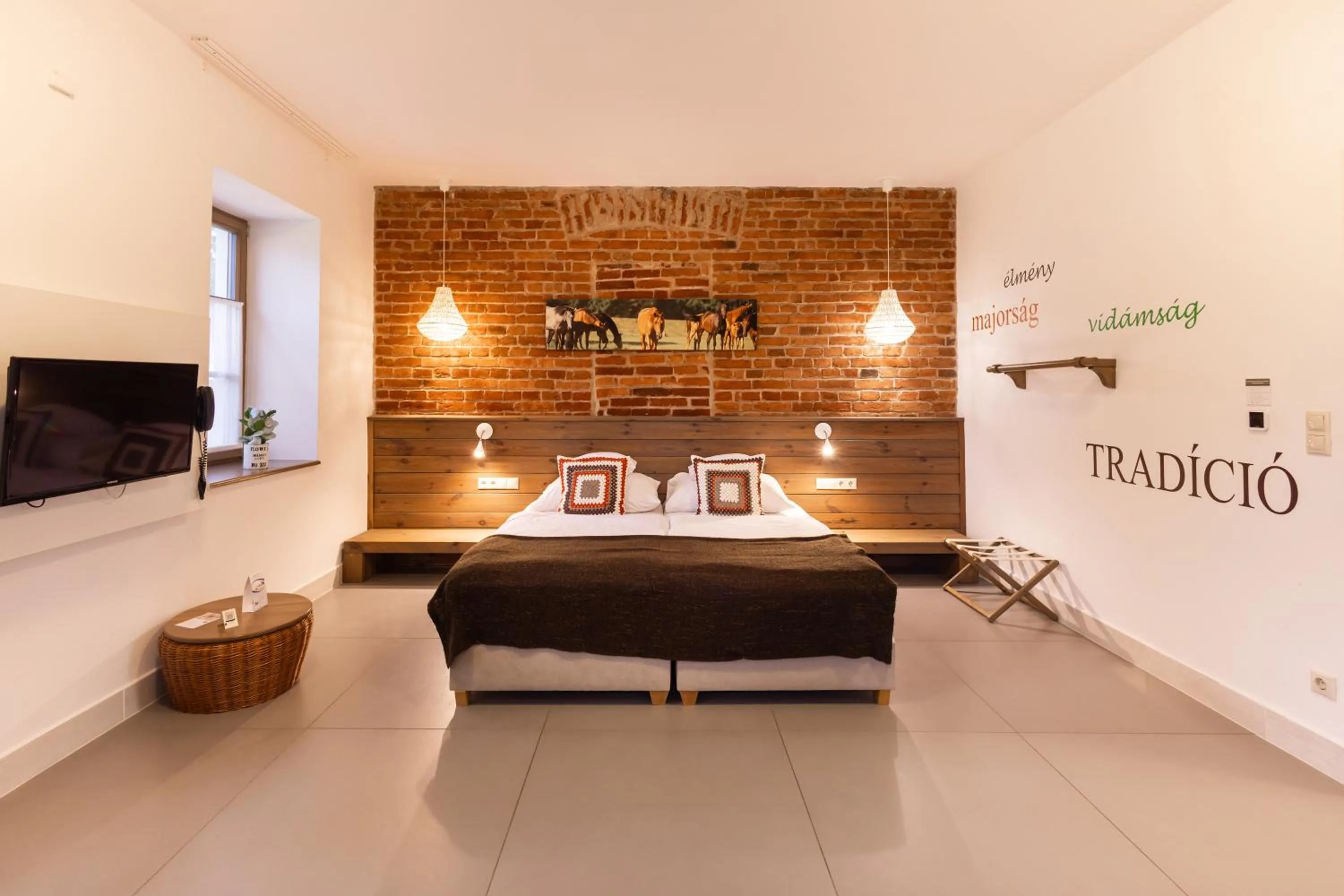 TV and multimedia, Bed in Vadkert Major