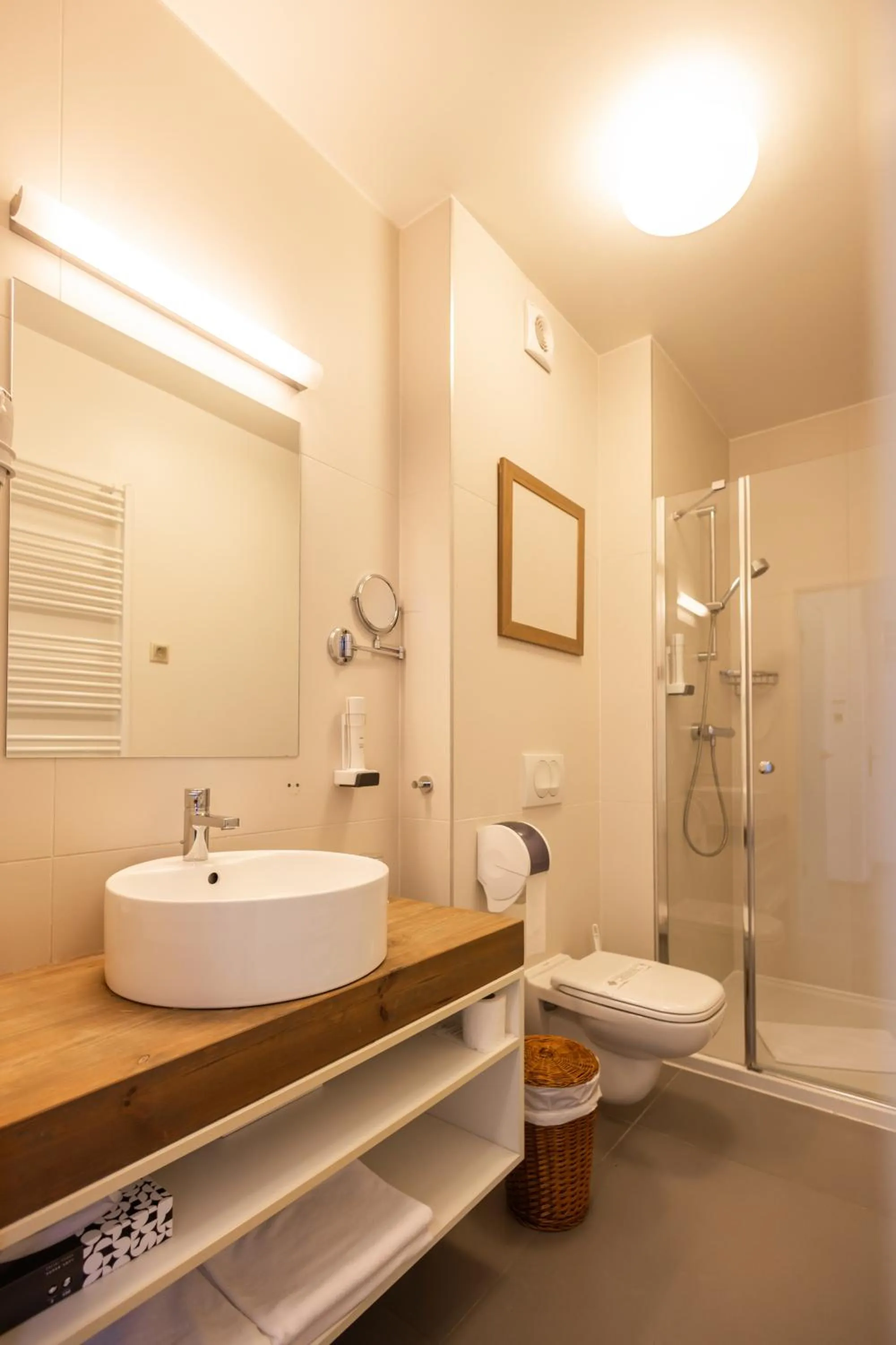 Shower in Vadkert Major