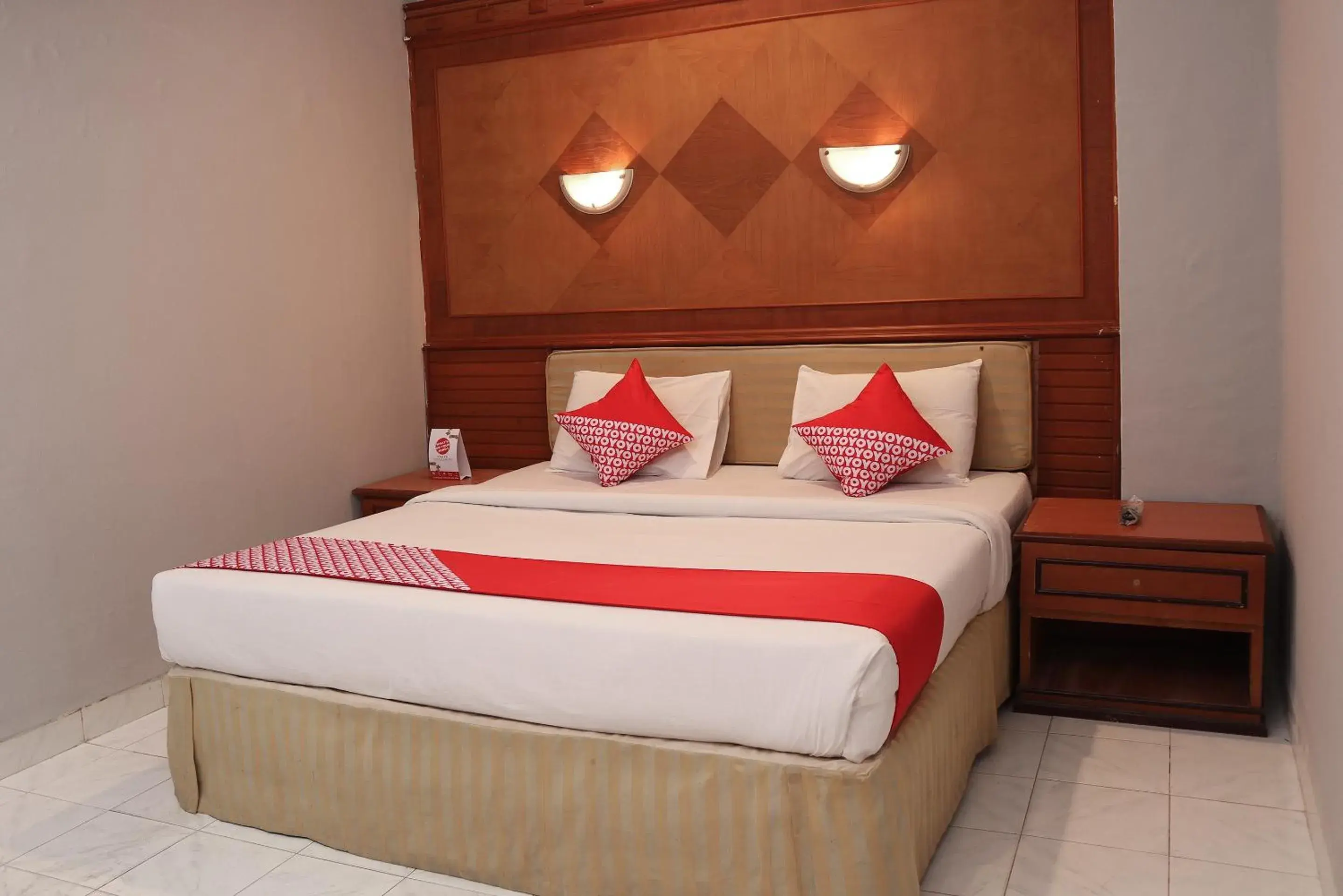 Standard Double Room in OYO 742 Mona Plaza Hotel Standard Double Room in OYO 742 Mona Plaza Hotel