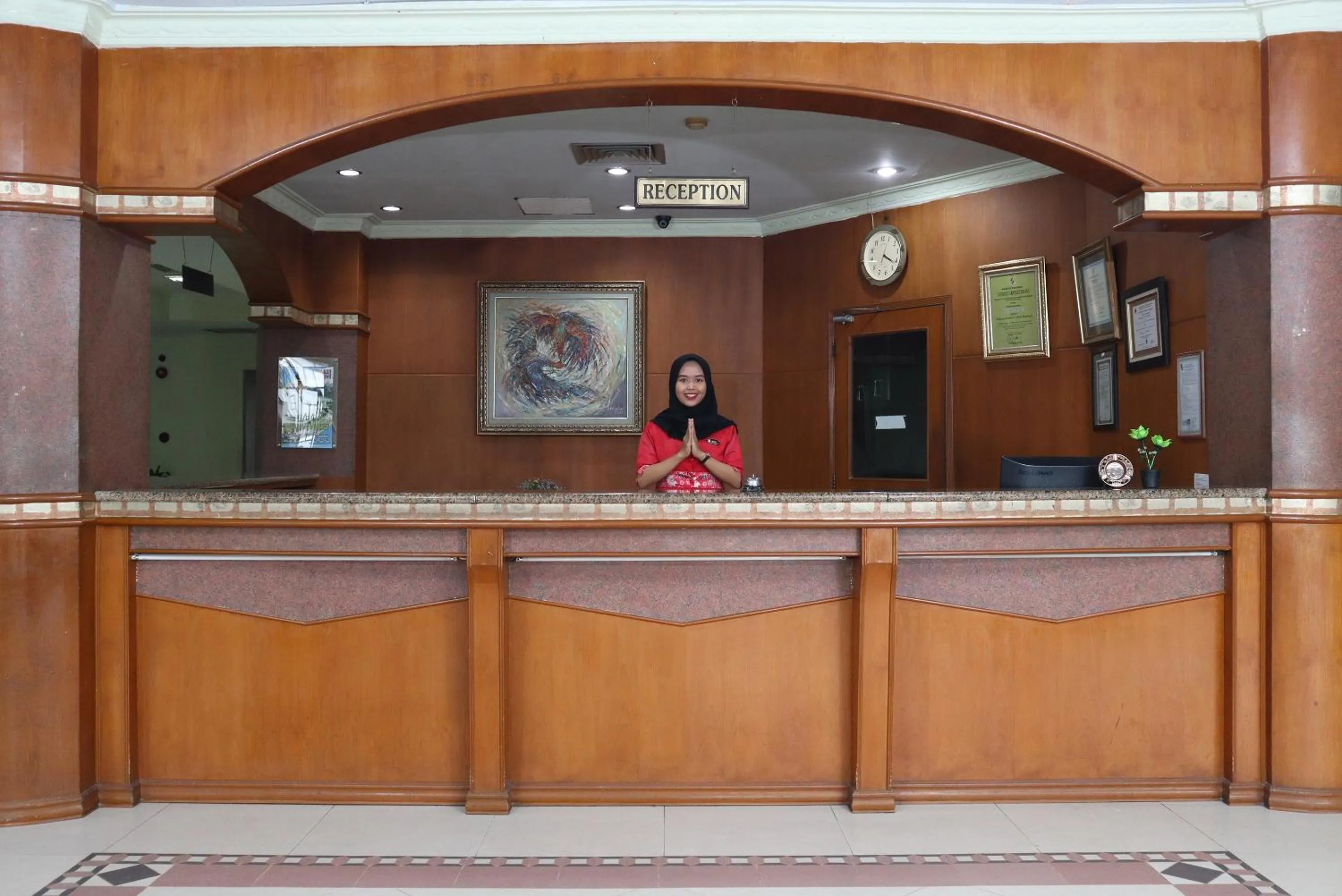 Lobby or reception in OYO 742 Mona Plaza Hotel