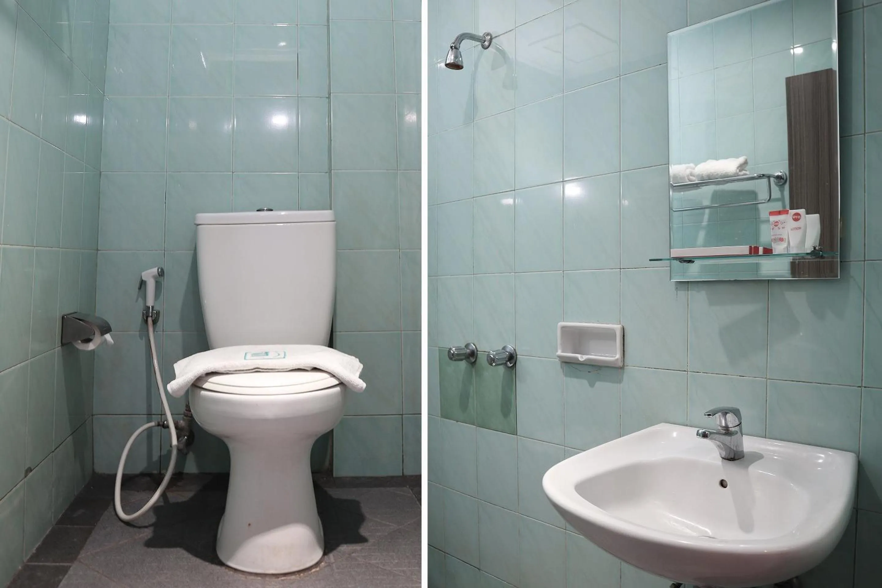 Bathroom in OYO 742 Mona Plaza Hotel