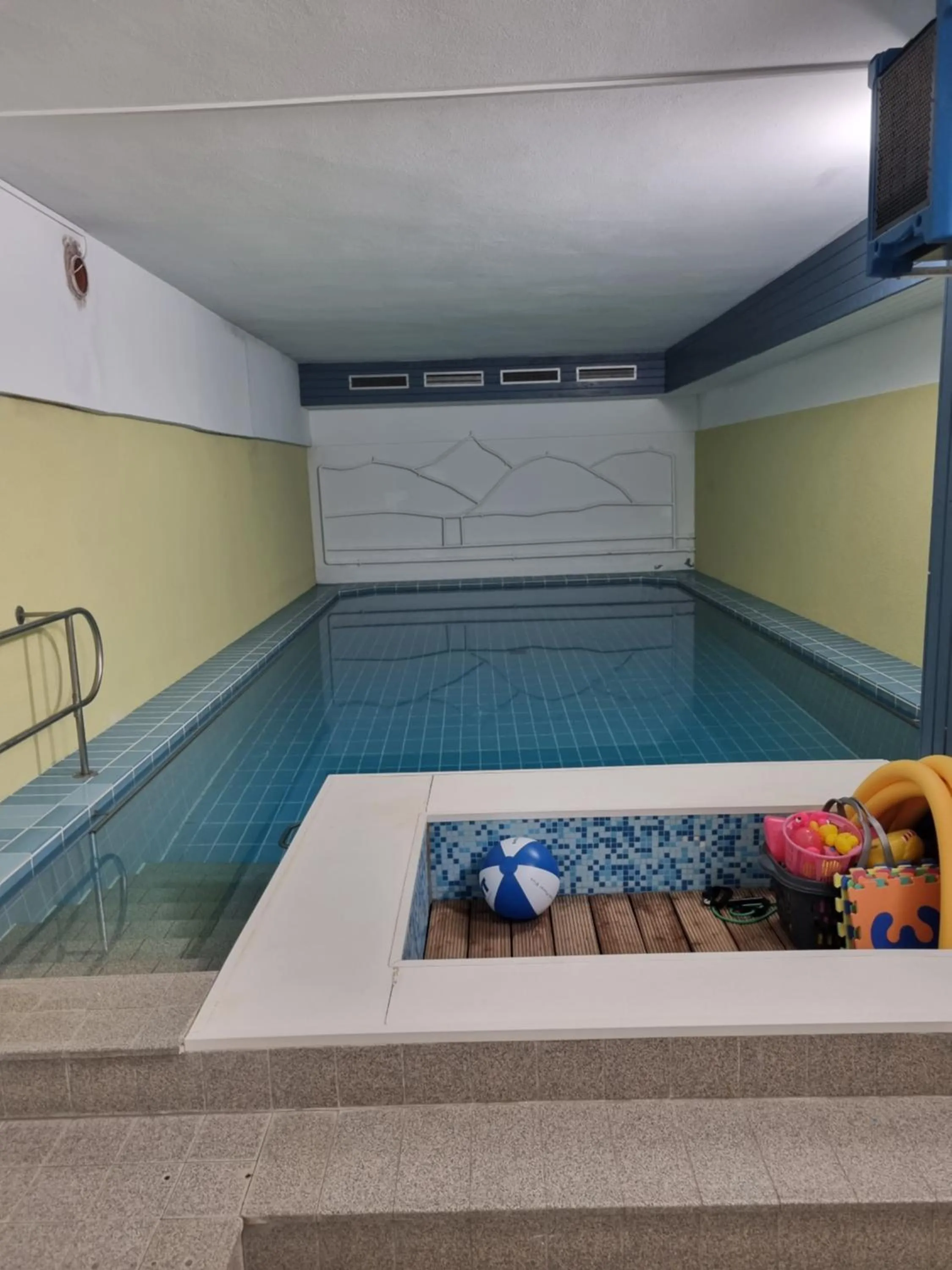Swimming pool in Appartementhotel Rutar Lido