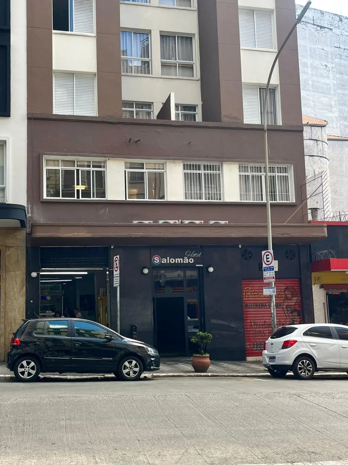 Property building in Hotel Salomão - Próximo a 25 de Março, Bom Retiro, Brás e Rua Santa Efigênia, a 2 minutos do Mirante Sampa Sky e pista de Skate Anhangabaú