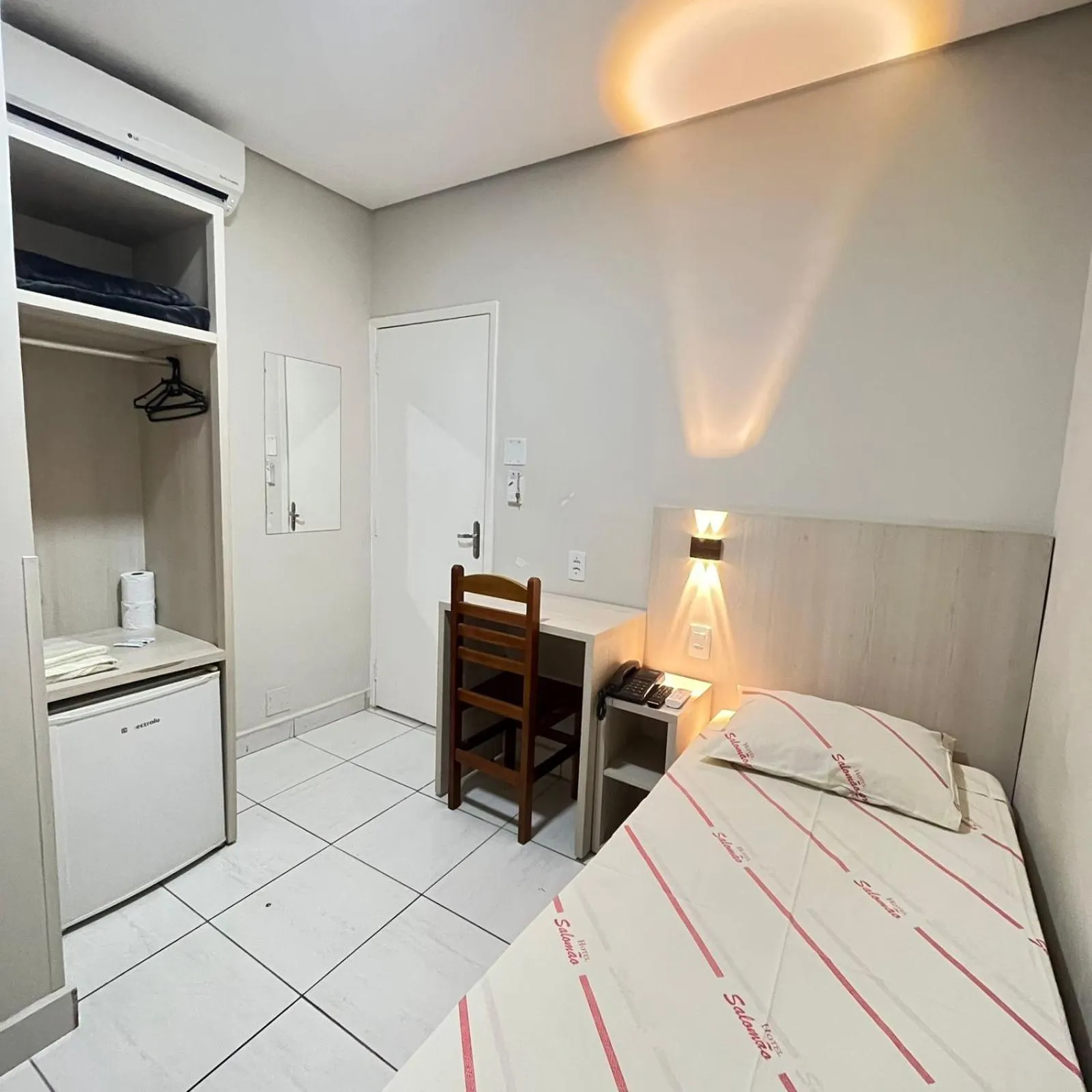 Bed in Hotel Salomão - Próximo a 25 de Março, Bom Retiro, Brás e Rua Santa Efigênia, a 2 minutos do Mirante Sampa Sky e pista de Skate Anhangabaú