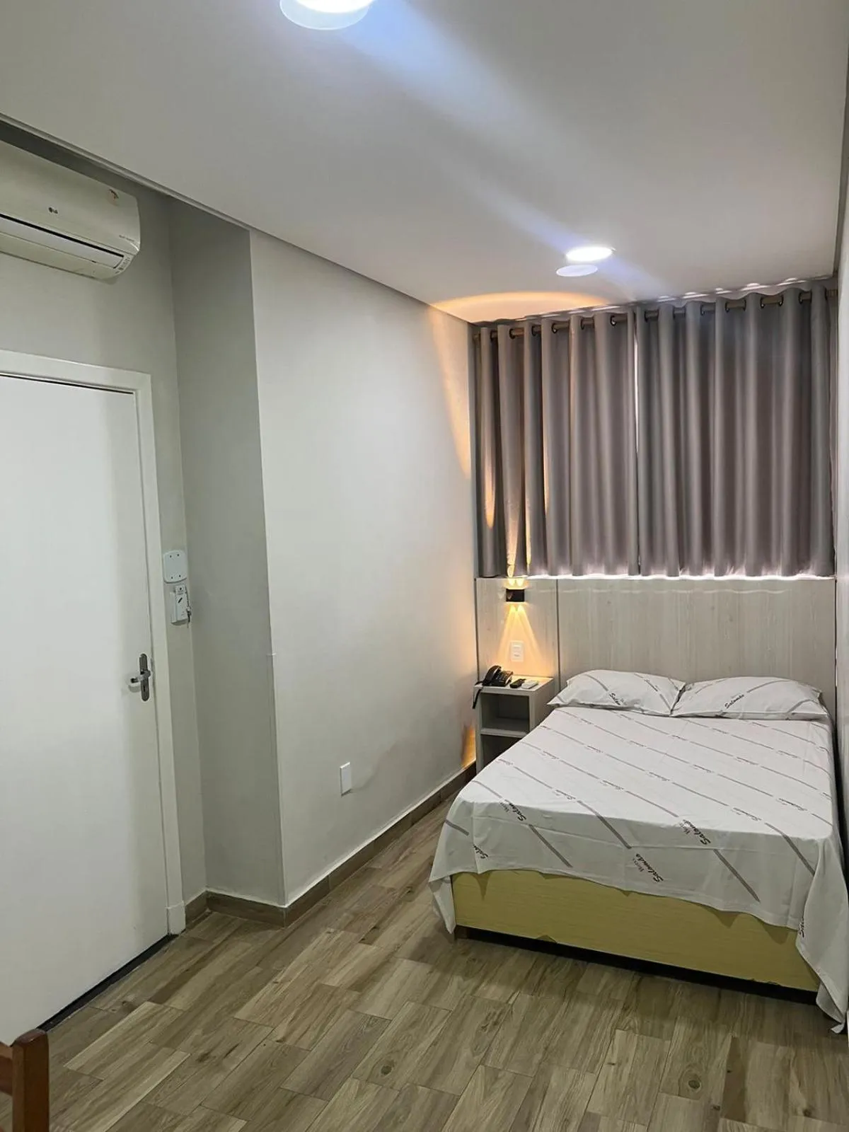 Bed in Hotel Salomão - Próximo a 25 de Março, Bom Retiro, Brás e Rua Santa Efigênia, a 2 minutos do Mirante Sampa Sky e pista de Skate Anhangabaú