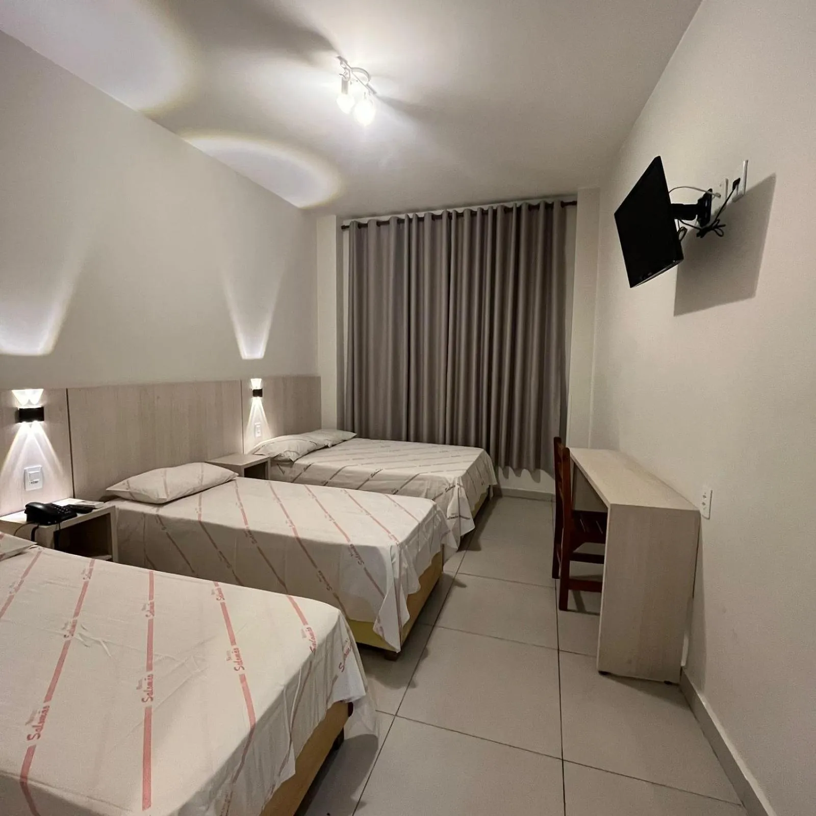 Bed in Hotel Salomão - Próximo a 25 de Março, Bom Retiro, Brás e Rua Santa Efigênia, a 2 minutos do Mirante Sampa Sky e pista de Skate Anhangabaú