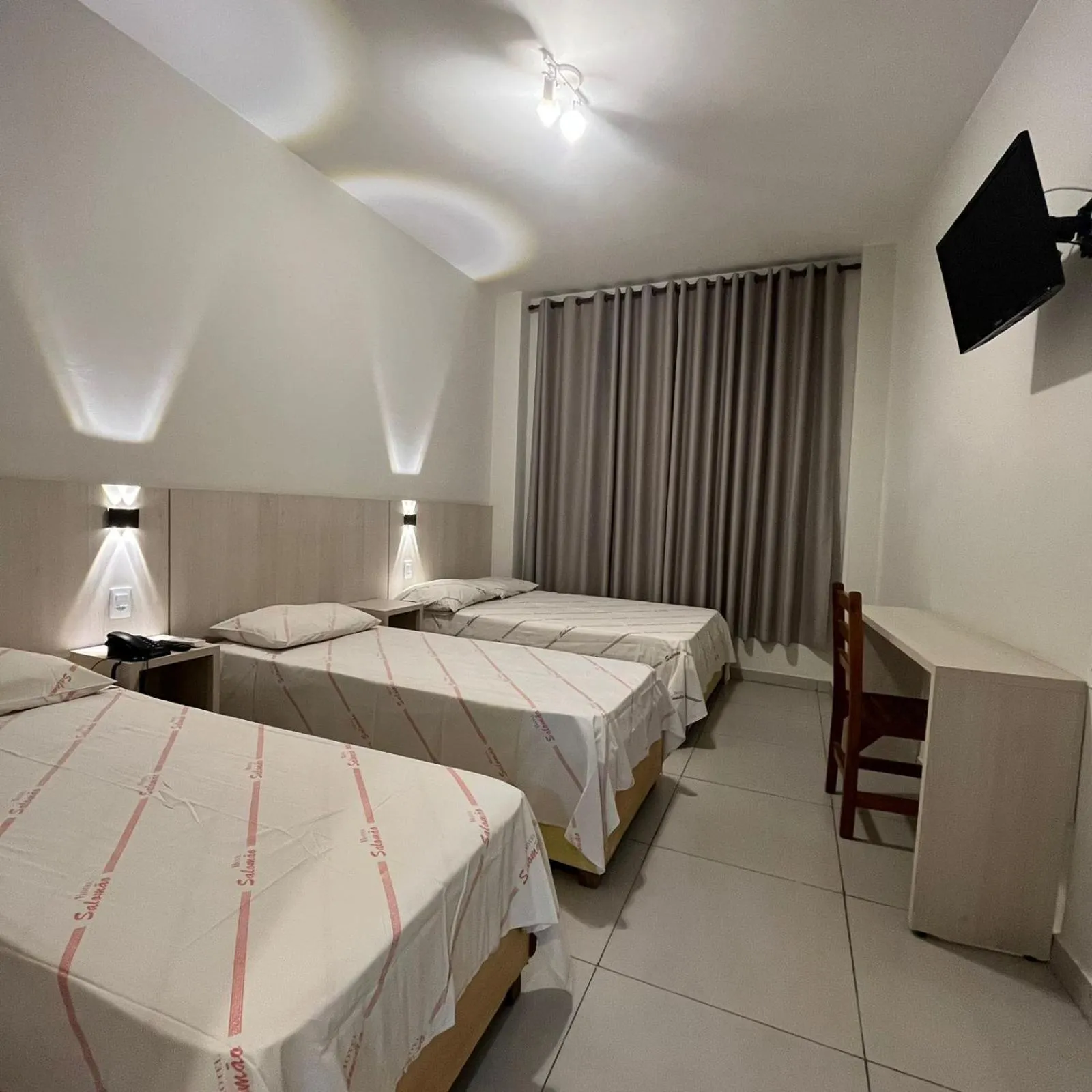 Bed in Hotel Salomão - Próximo a 25 de Março, Bom Retiro, Brás e Rua Santa Efigênia, a 2 minutos do Mirante Sampa Sky e pista de Skate Anhangabaú