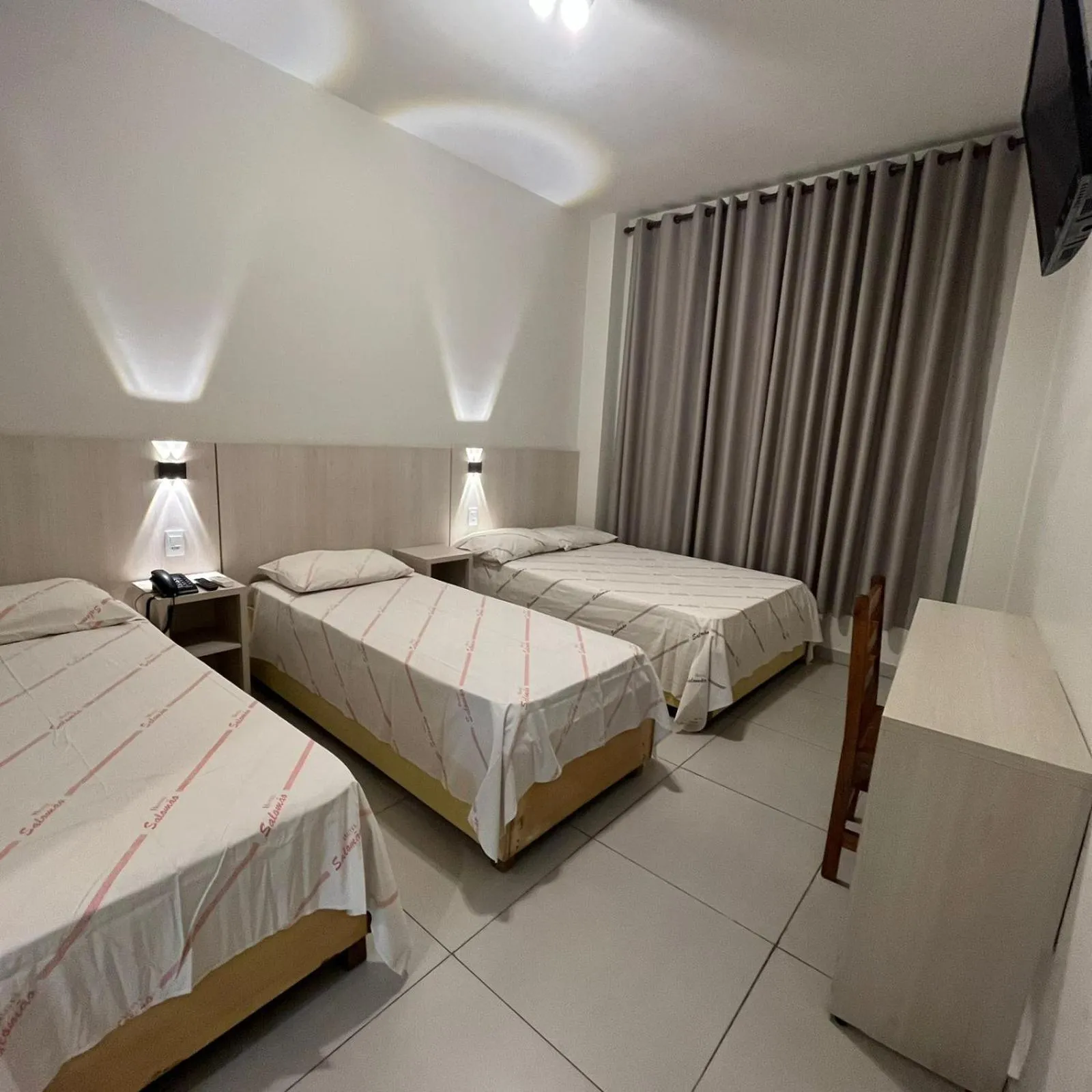 Bed in Hotel Salomão - Próximo a 25 de Março, Bom Retiro, Brás e Rua Santa Efigênia, a 2 minutos do Mirante Sampa Sky e pista de Skate Anhangabaú