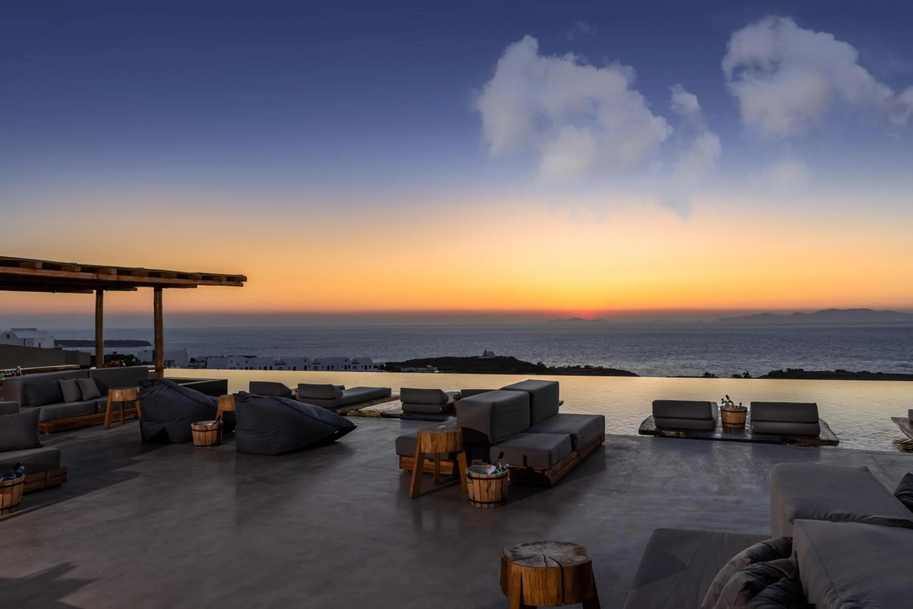 Swimming pool in Andronis Arcadia Hotel