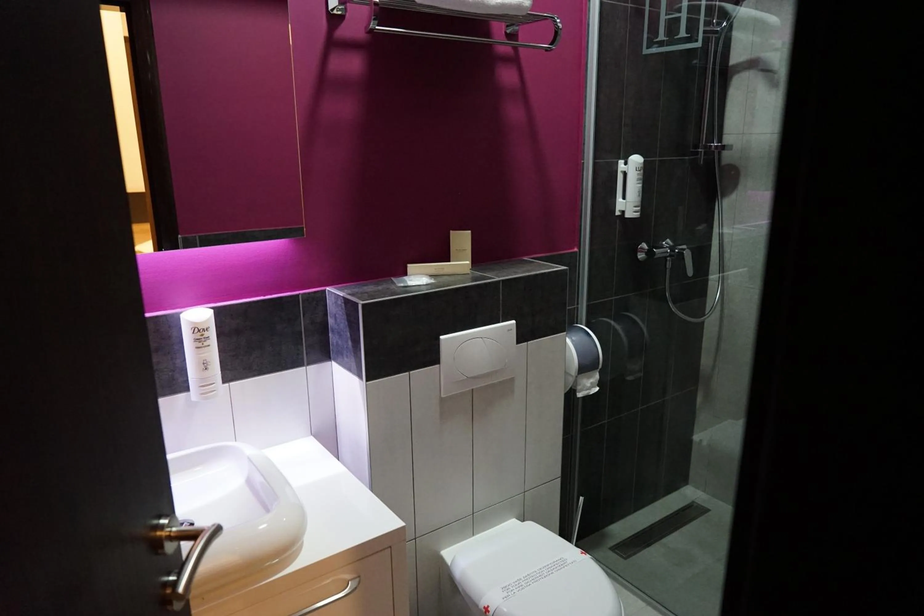 Shower in Hotel Hercegovina