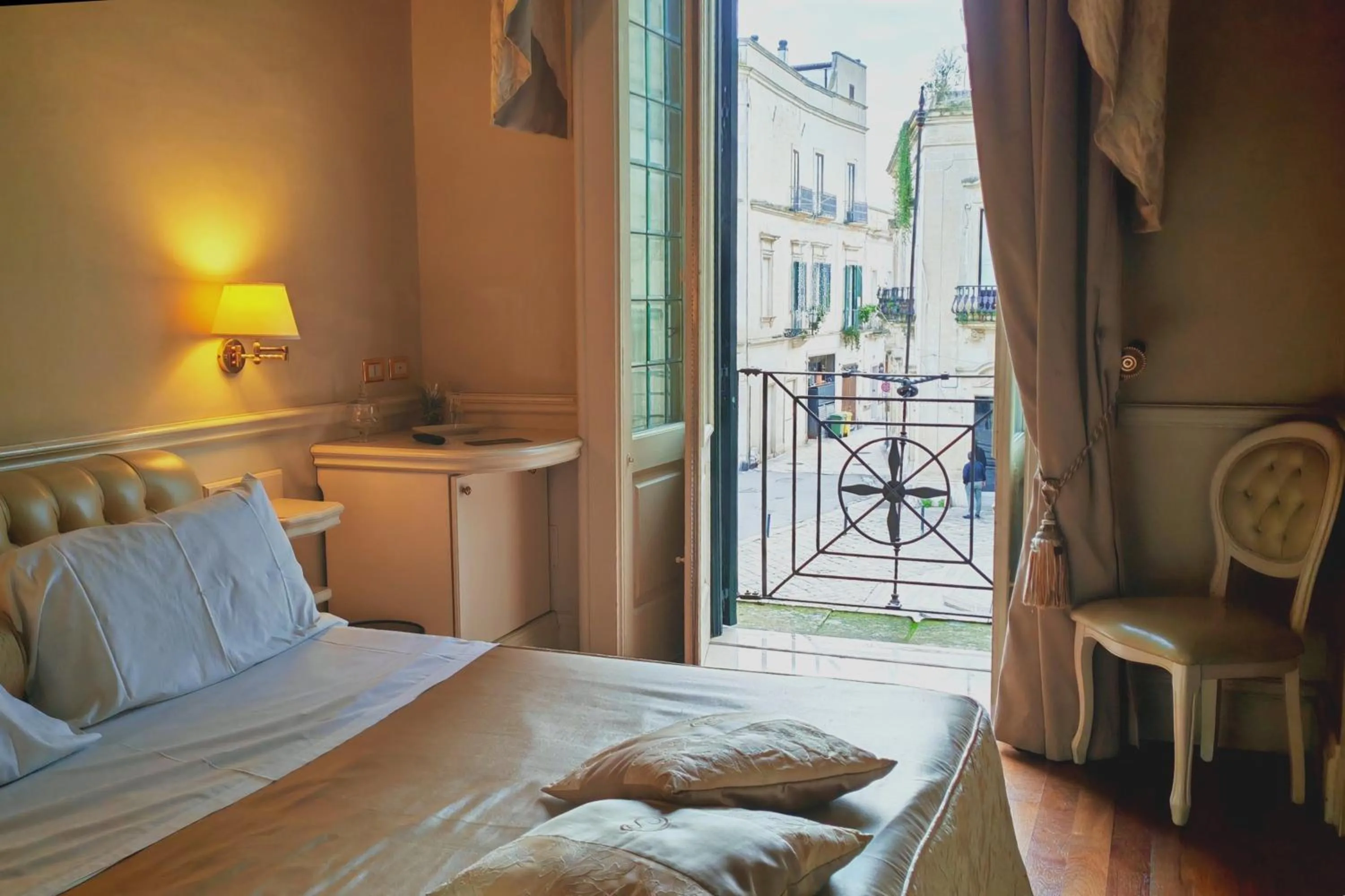 Bed in Suite Hotel Santa Chiara