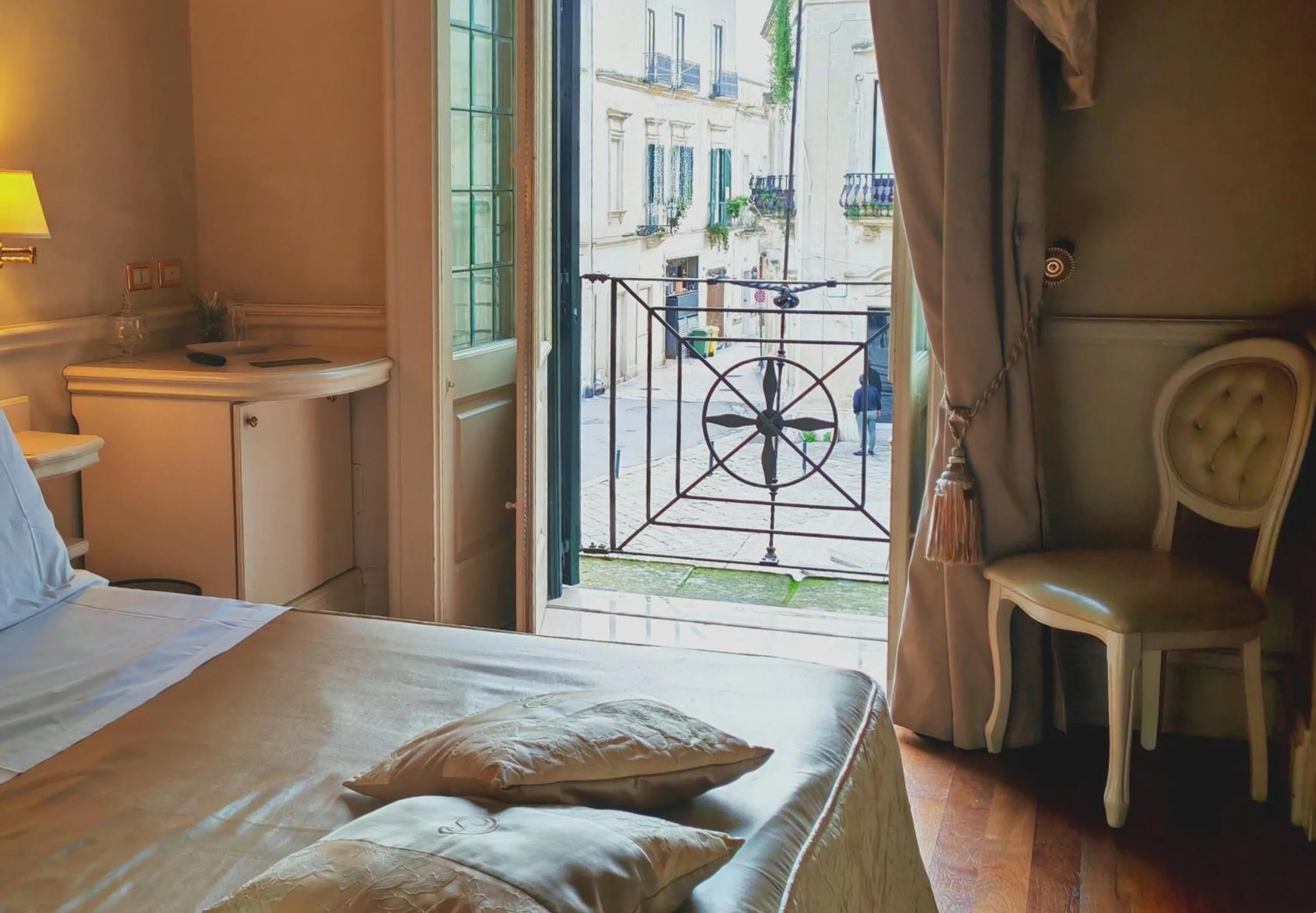 Bed in Suite Hotel Santa Chiara