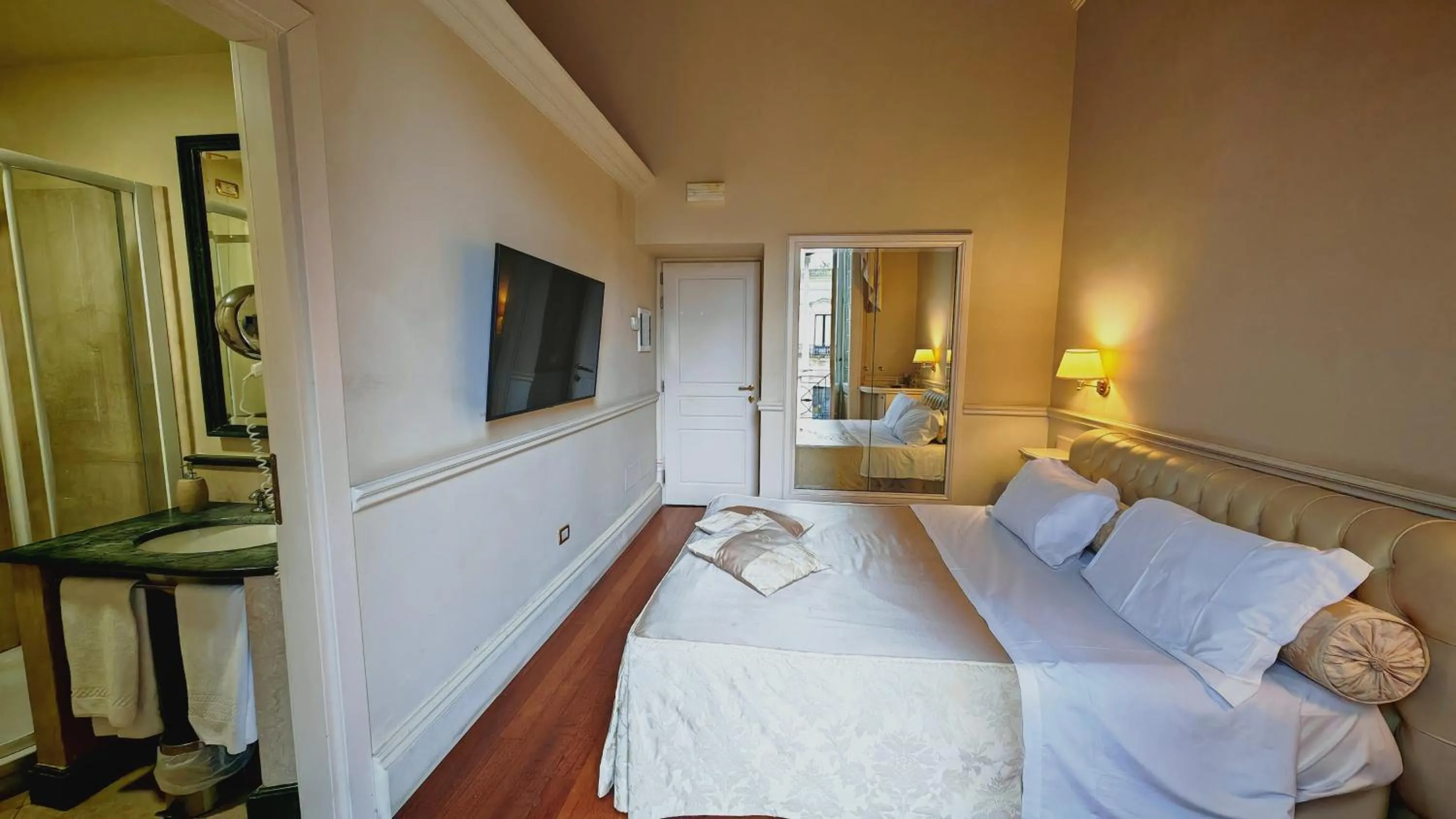 Bed in Suite Hotel Santa Chiara