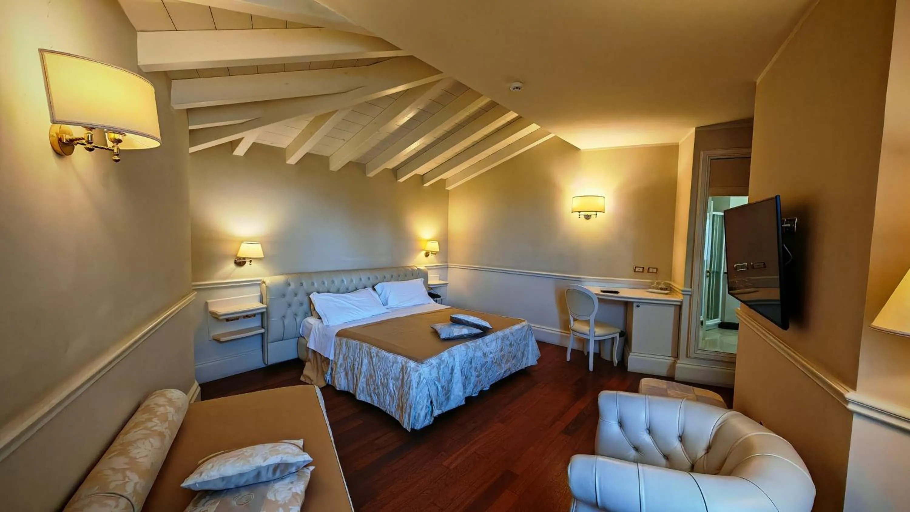 Bed in Suite Hotel Santa Chiara