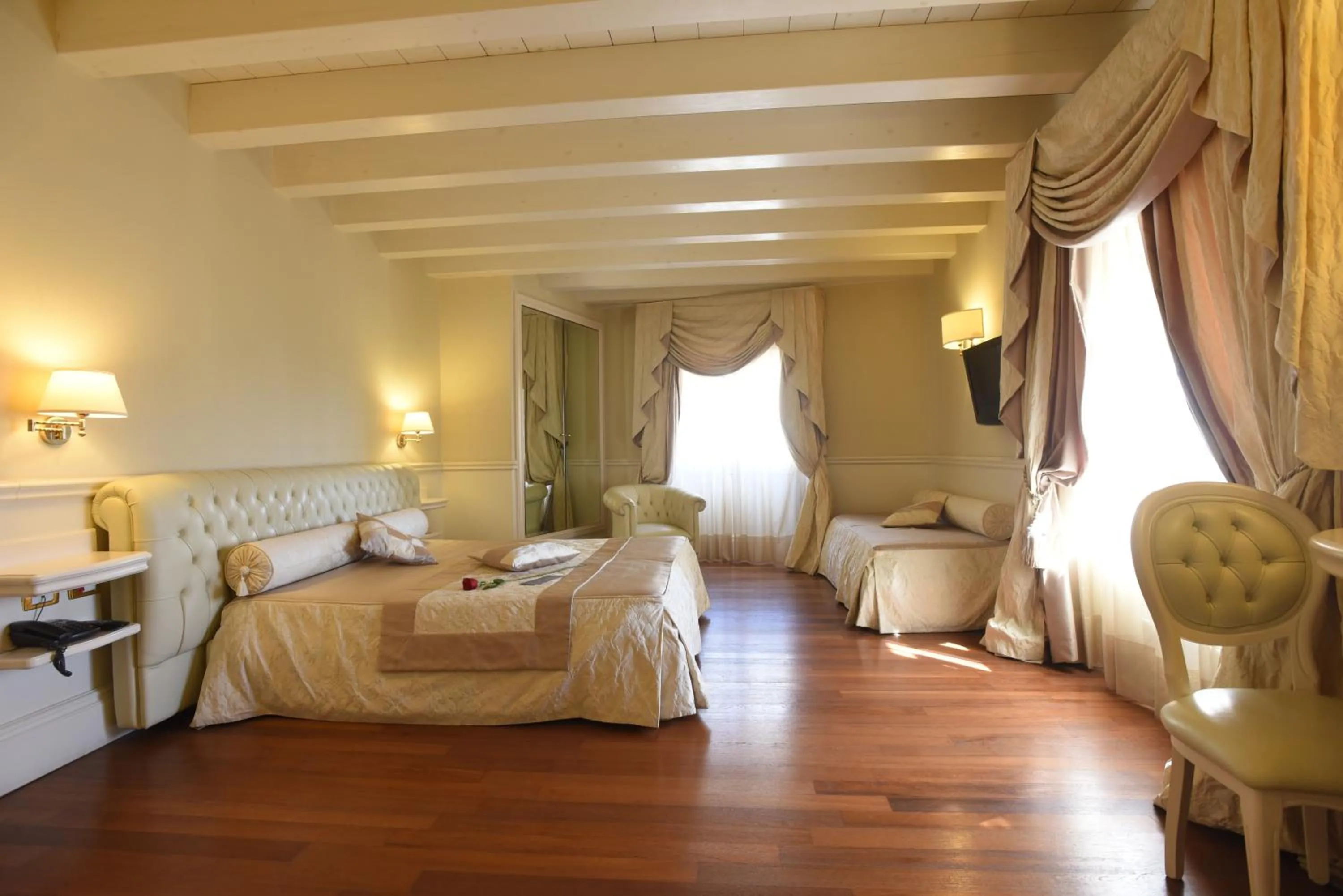 Bed in Suite Hotel Santa Chiara