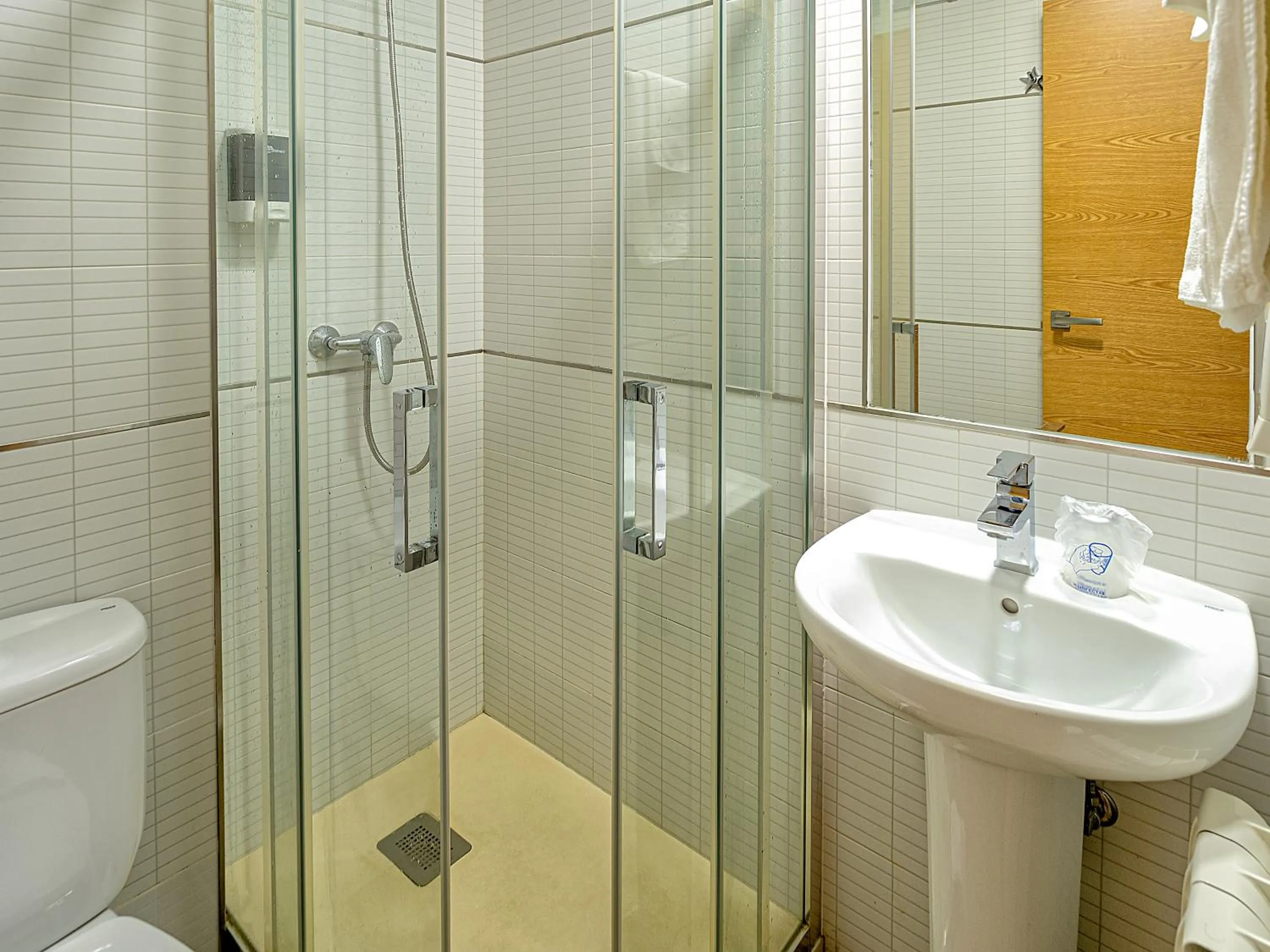 Shower in Hostal Real Aranjuez