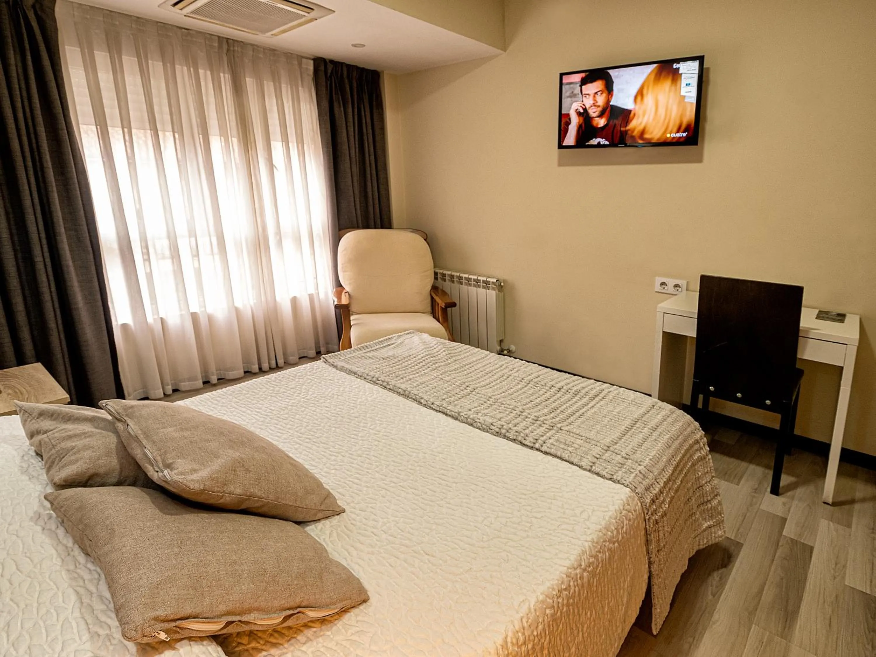 Bed in Hostal Real Aranjuez