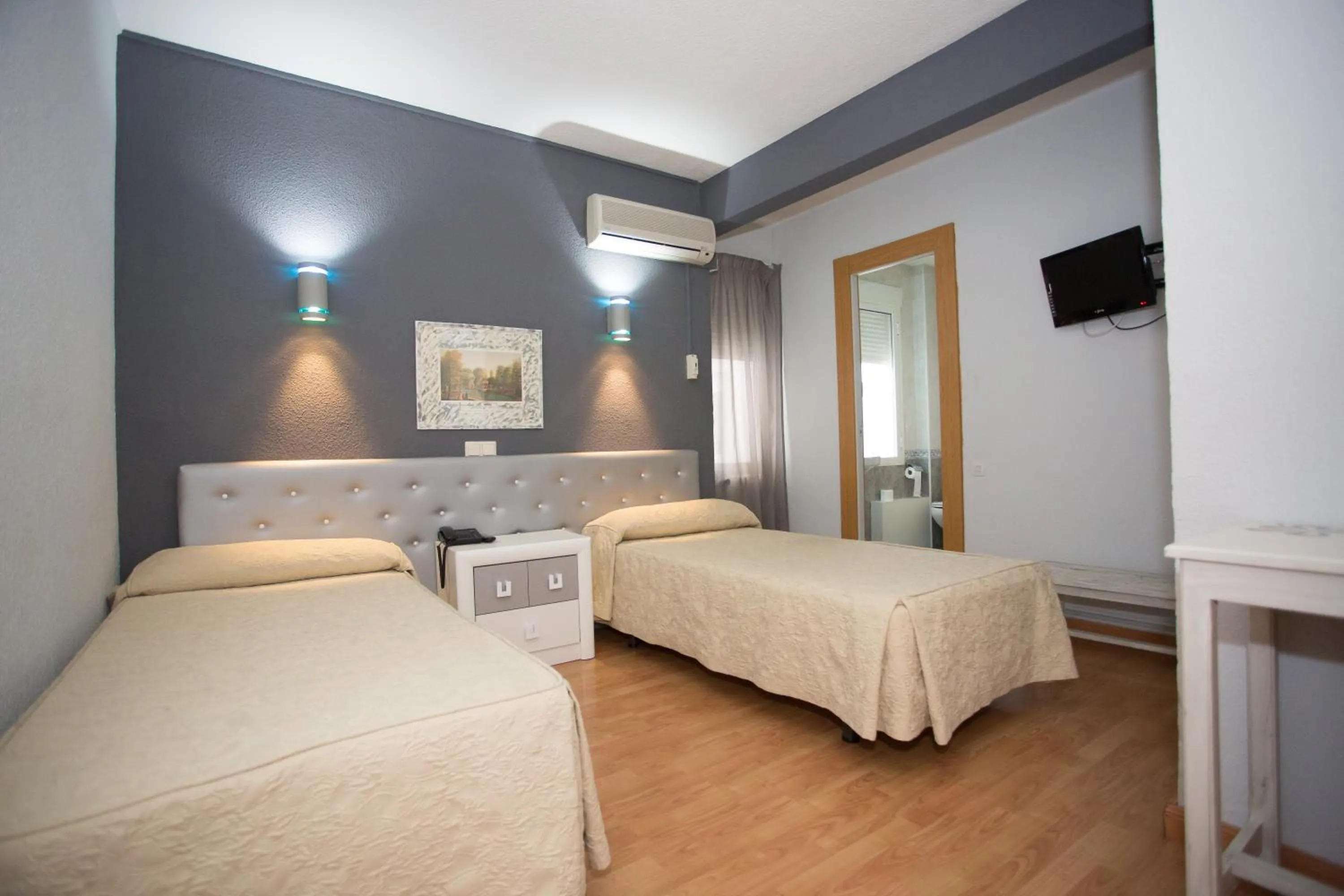 Photo of the whole room, Bed in Hostal Real Aranjuez