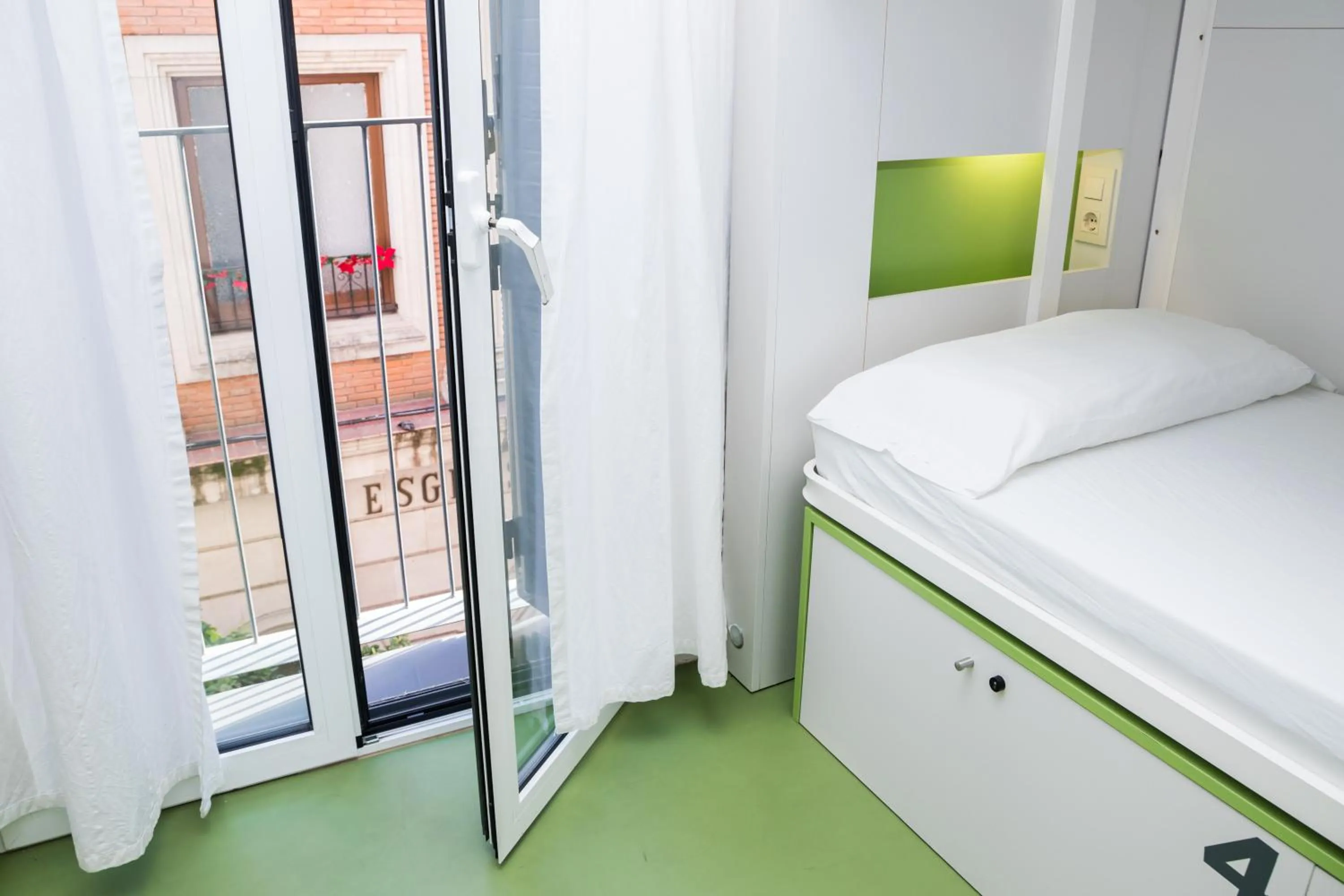 Decorative detail, Bed in Sant Jordi Hostels Gracia