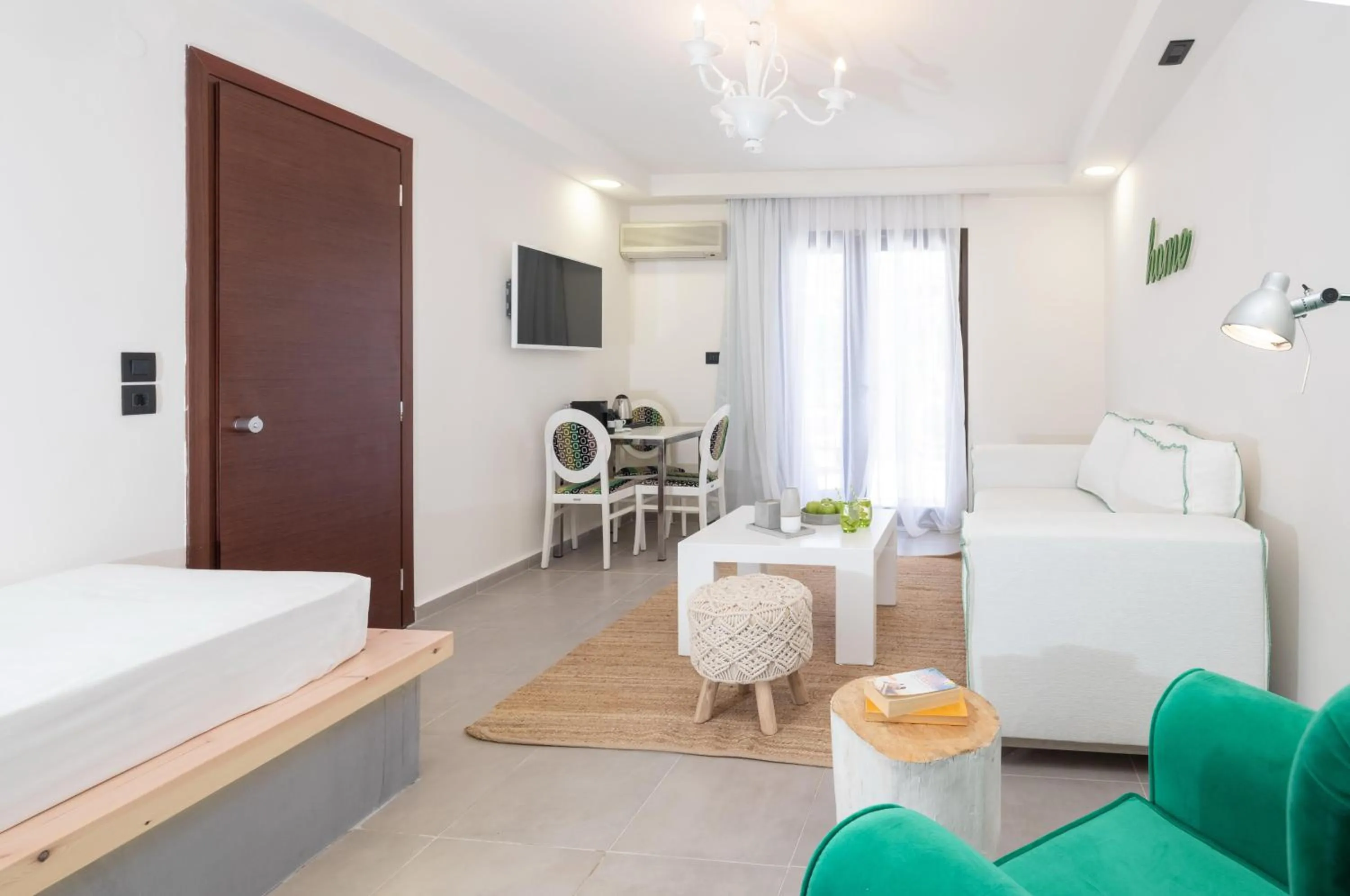 Living room, Bed in Eva Mare Hotel & Suites - Adults only