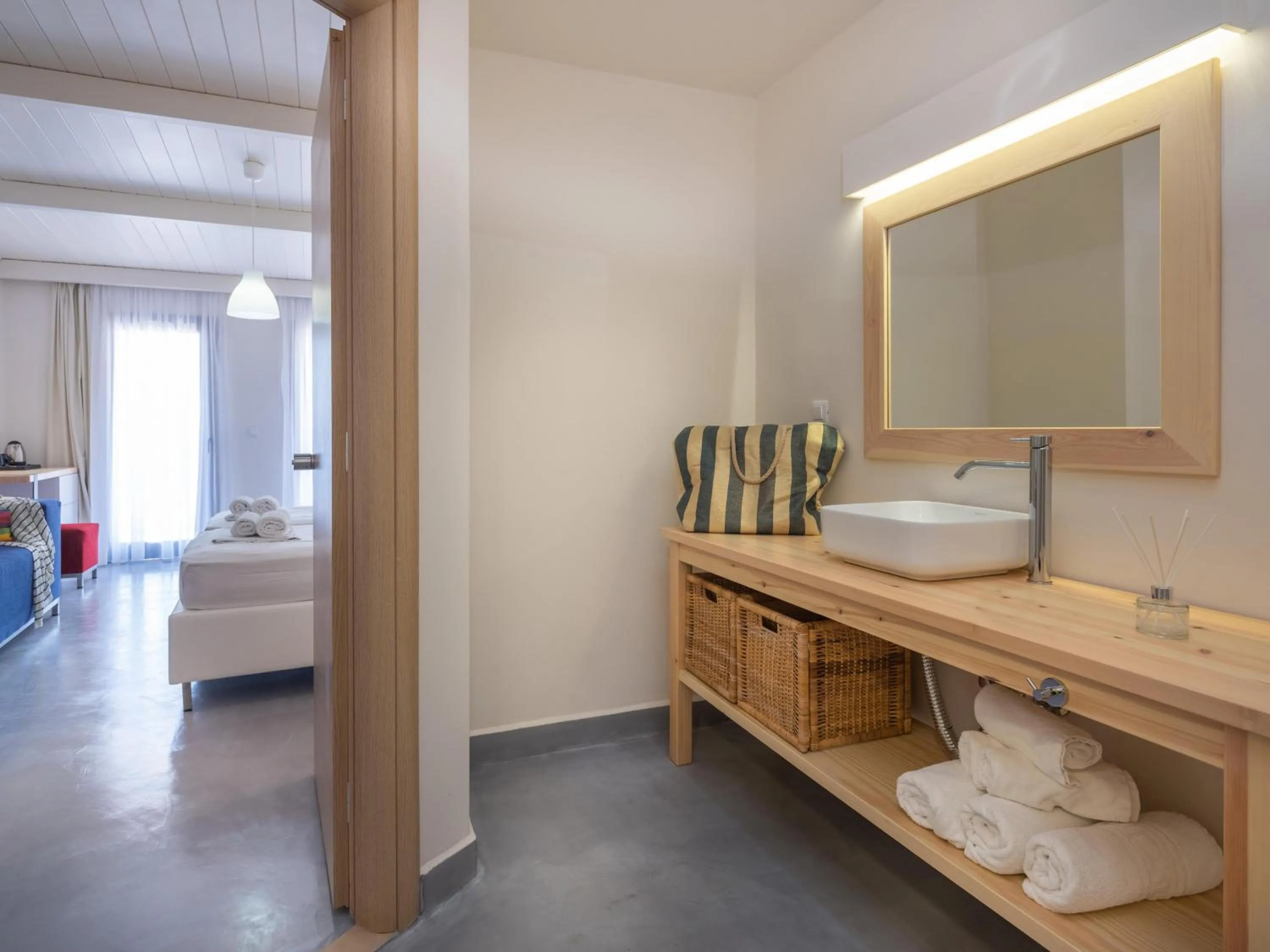 Bathroom, Bed in Eva Mare Hotel & Suites - Adults only