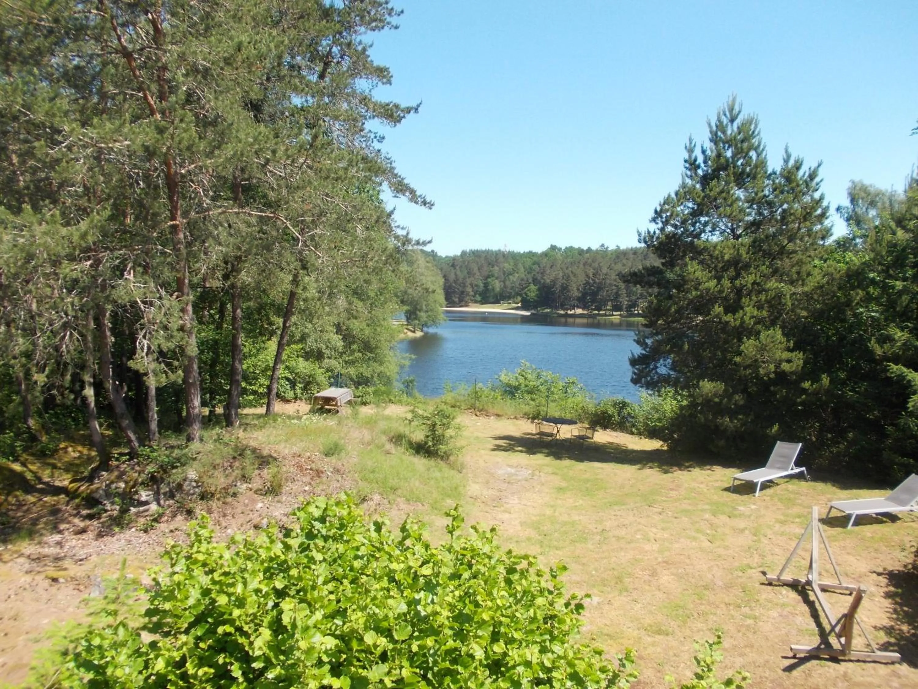 Lake view in Chambres d'Hôtes Le Pont