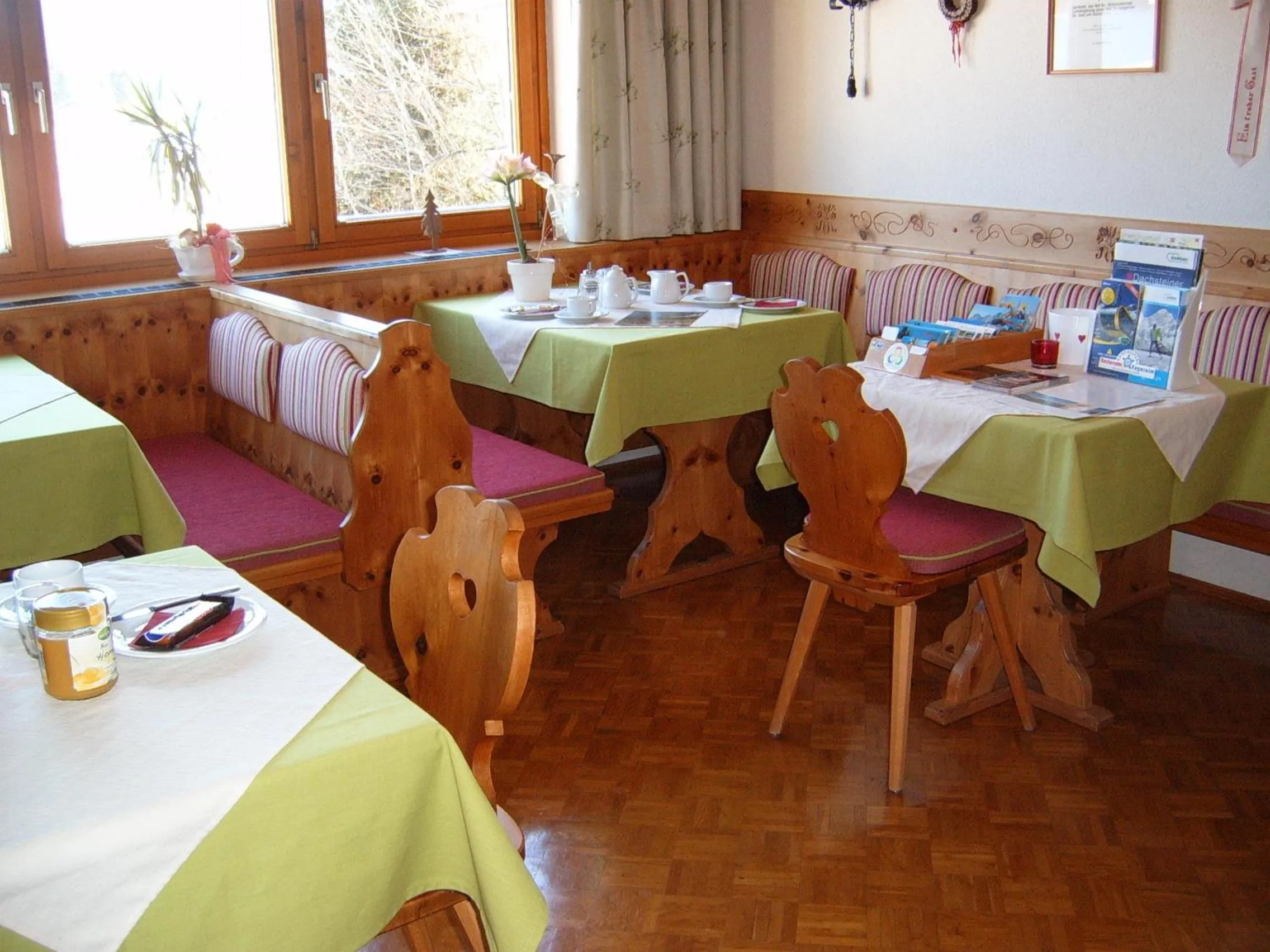 Restaurant/places to eat in Pension Felsenheim