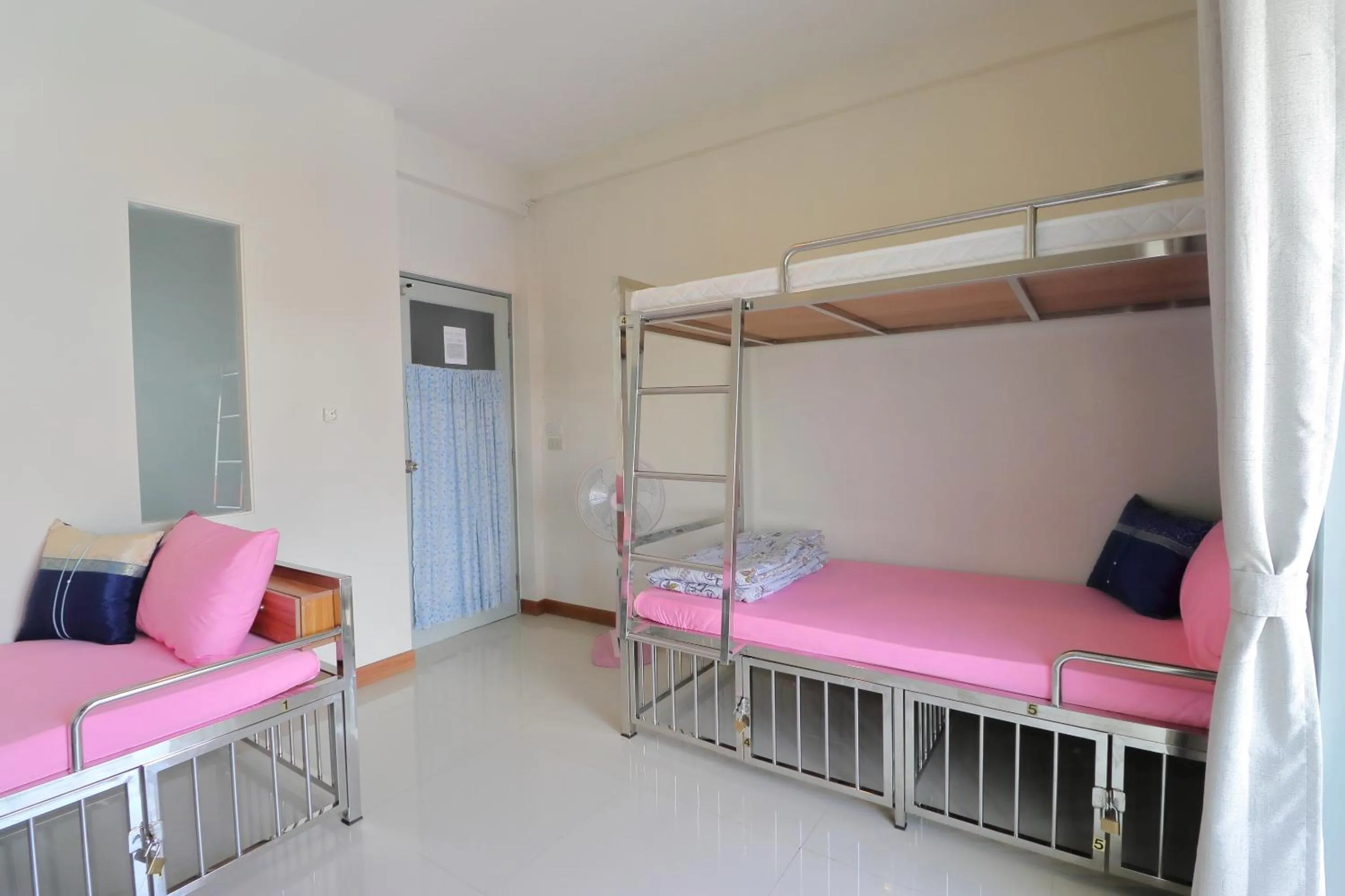 bunk bed, Bed in Saen Sabai Hostel