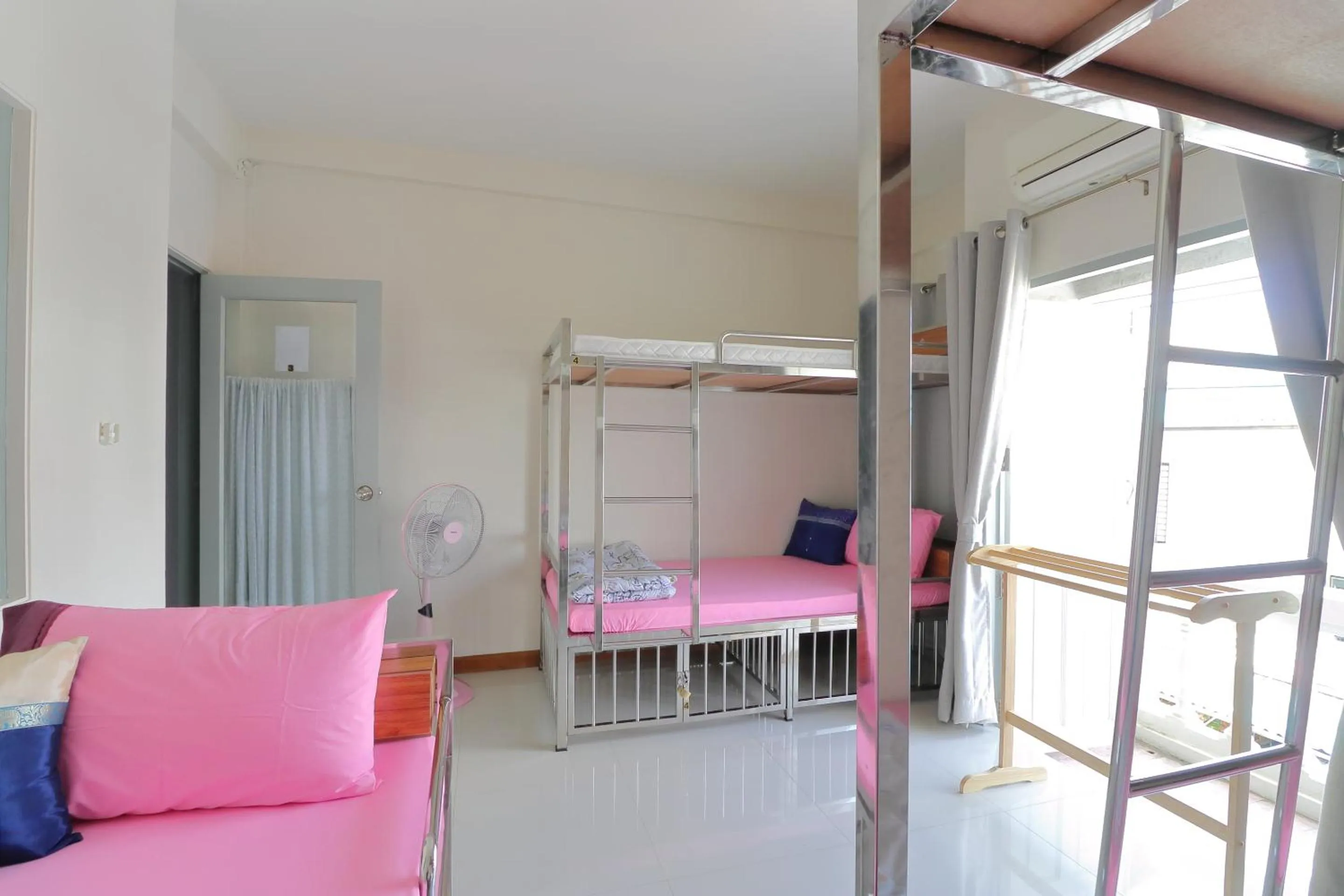 bunk bed, Bed in Saen Sabai Hostel