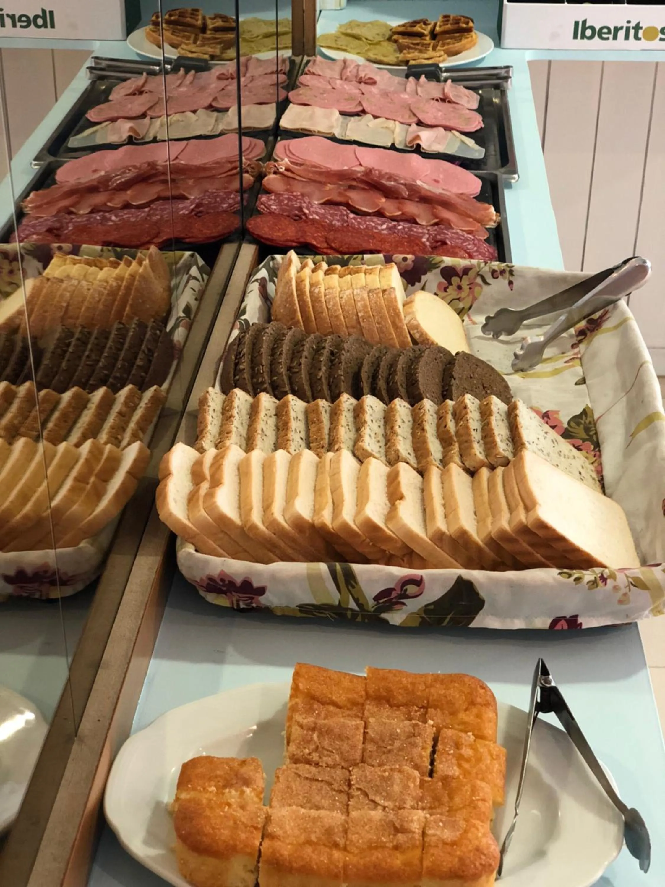 Restaurant/places to eat in Hotel Sant Jordi