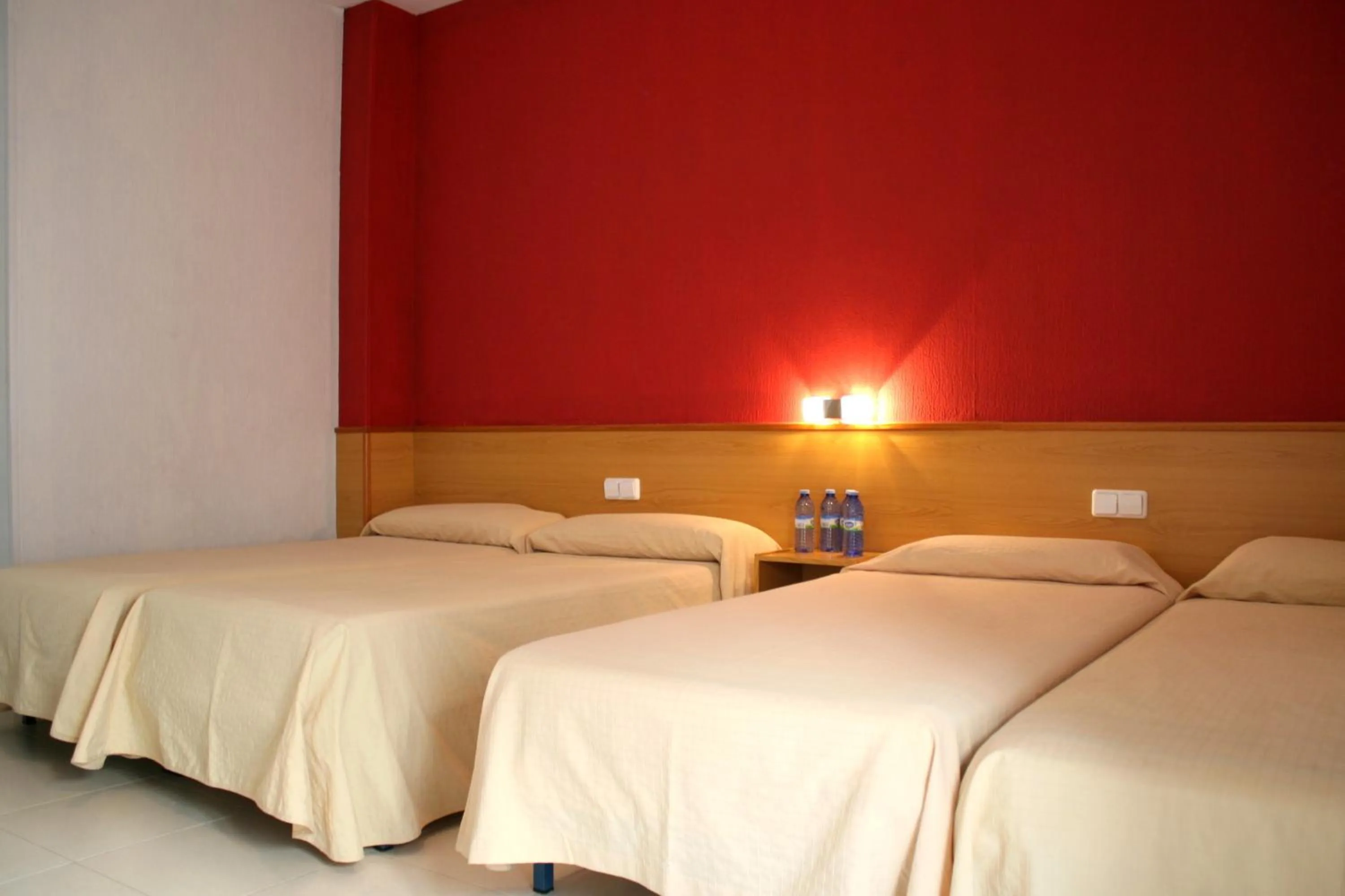 Bed in Hotel Sant Jordi