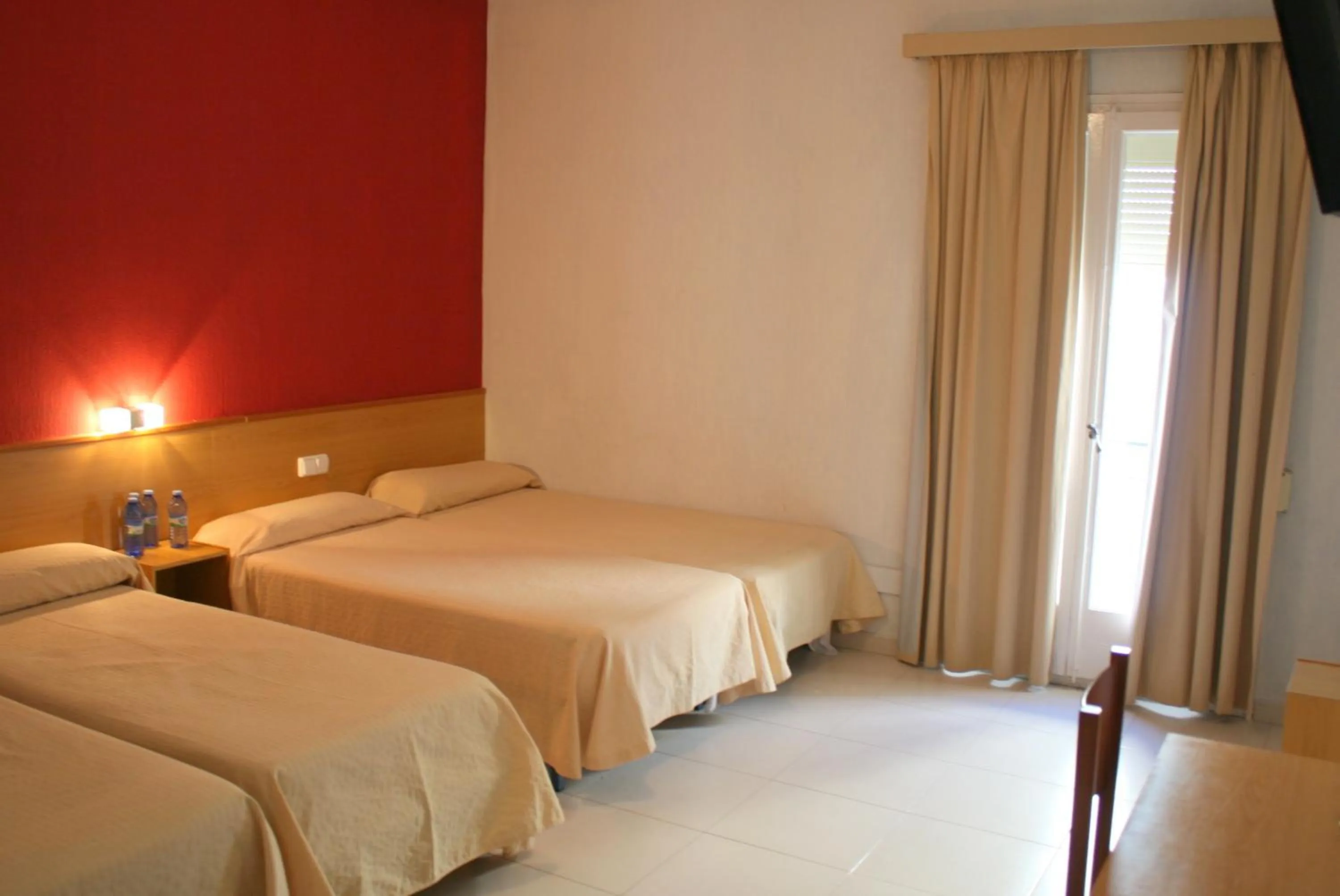 Bed in Hotel Sant Jordi