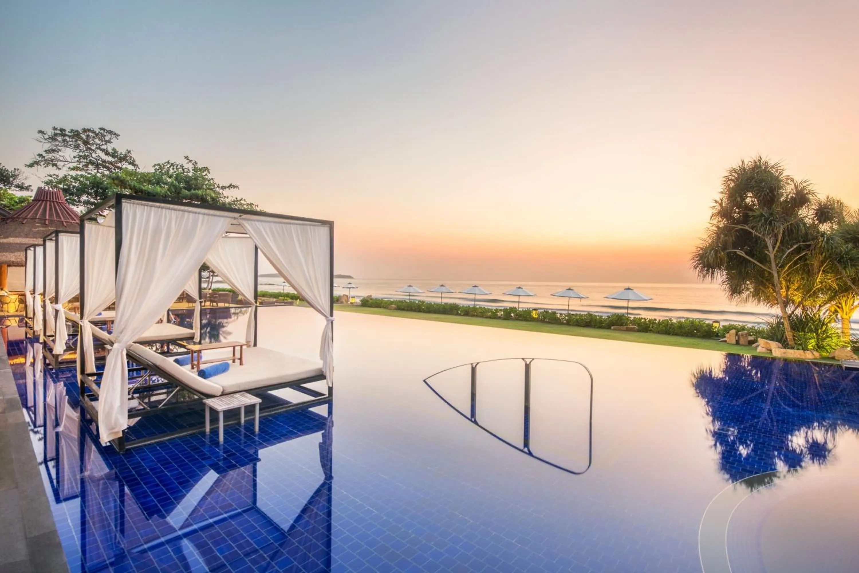 Swimming pool in Vana Belle, A Luxury Collection Resort, Koh Samui