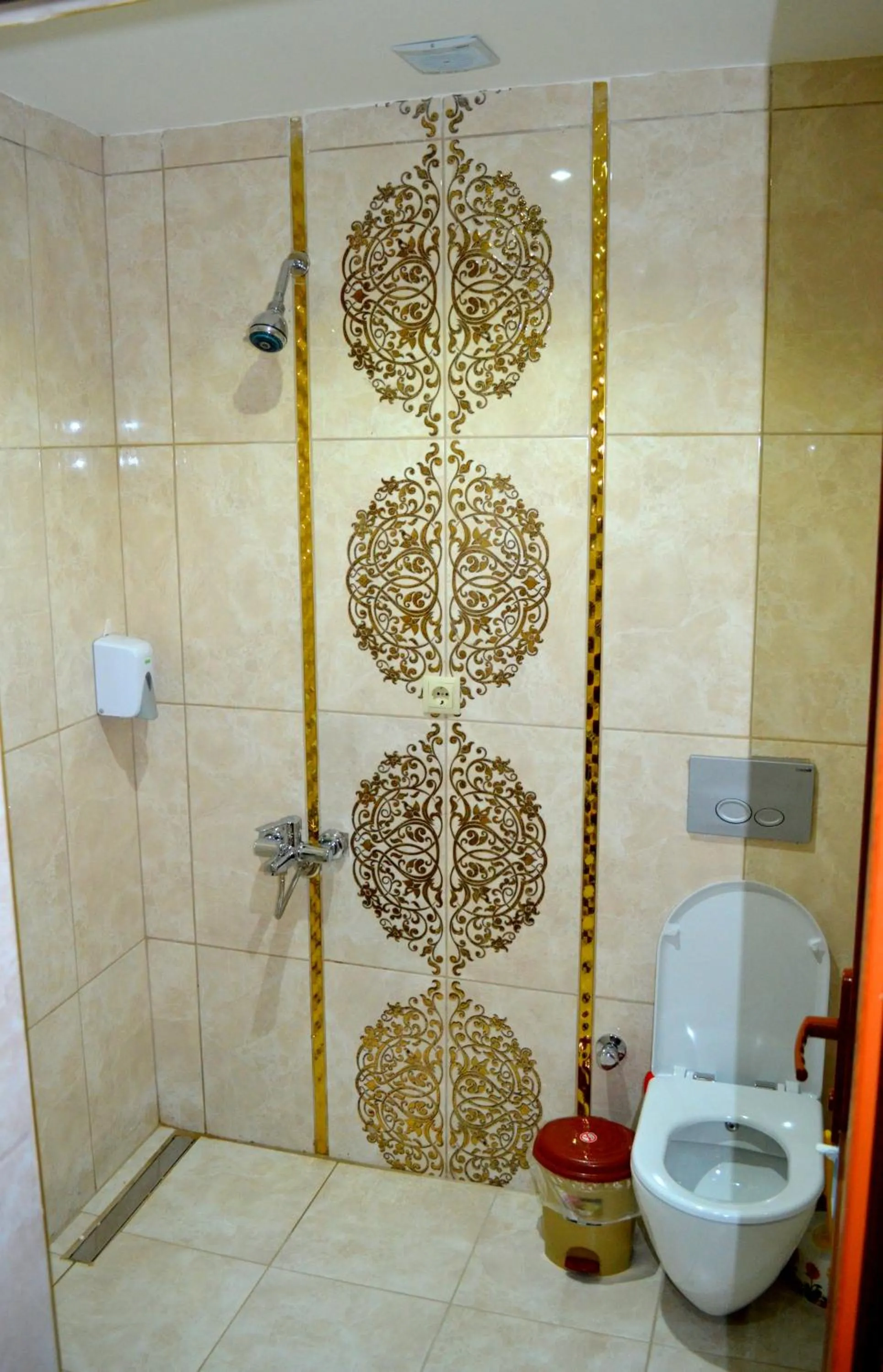 Shower in Osmanlı Suite