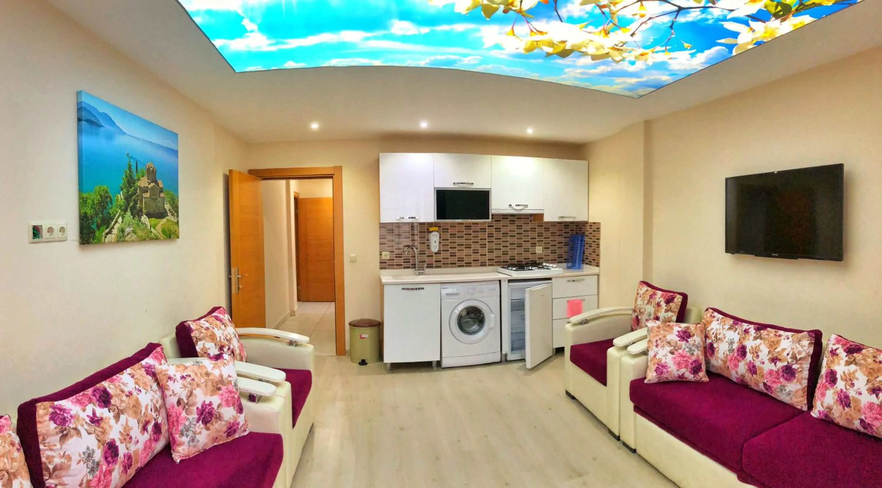 Communal lounge/ TV room in Osmanlı Suite