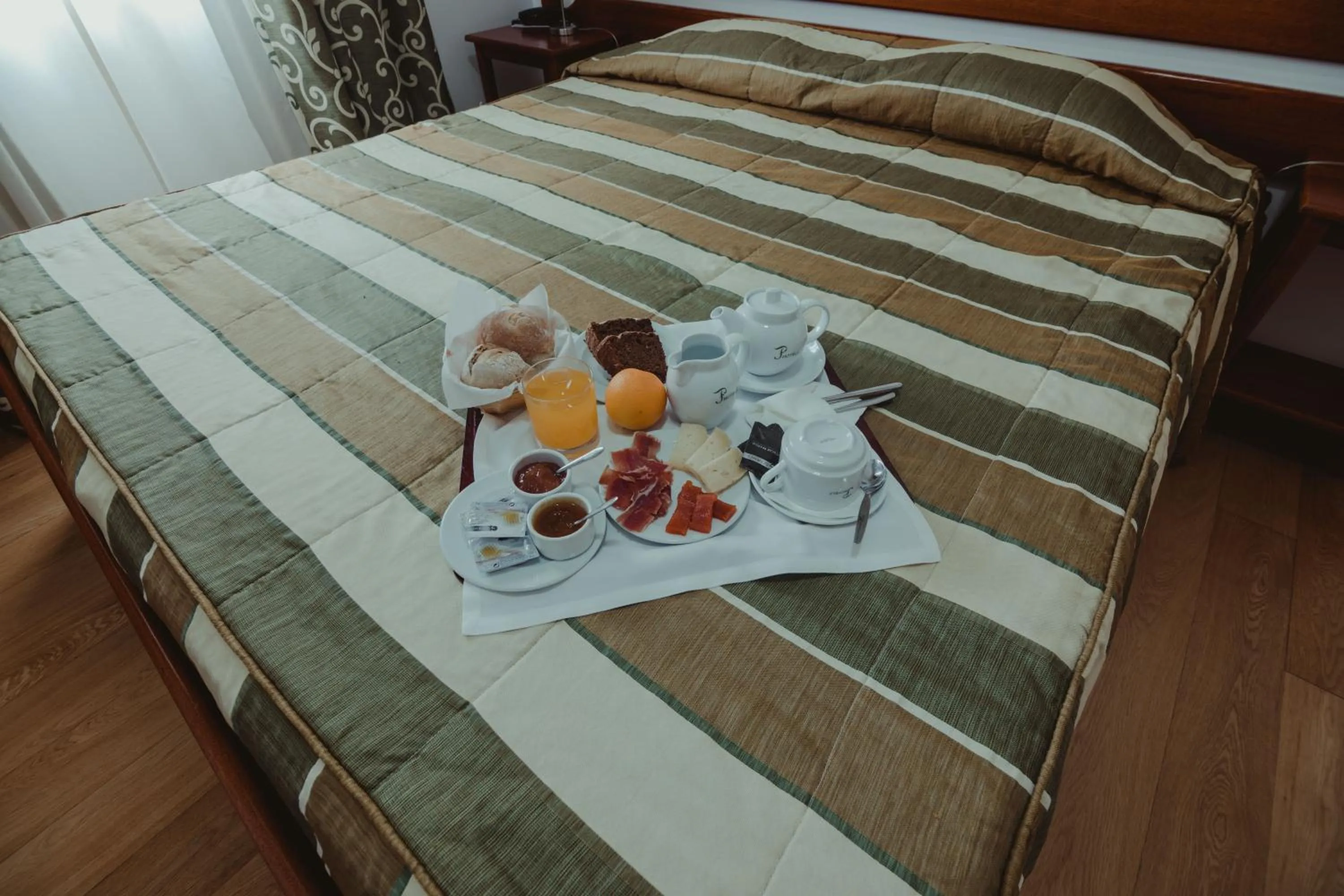 Bedroom, Bed in Hotel Senhora do Espinheiro