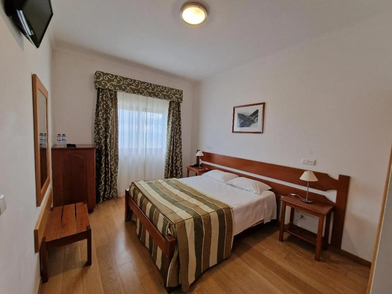 Bedroom, Bed in Hotel Senhora do Espinheiro