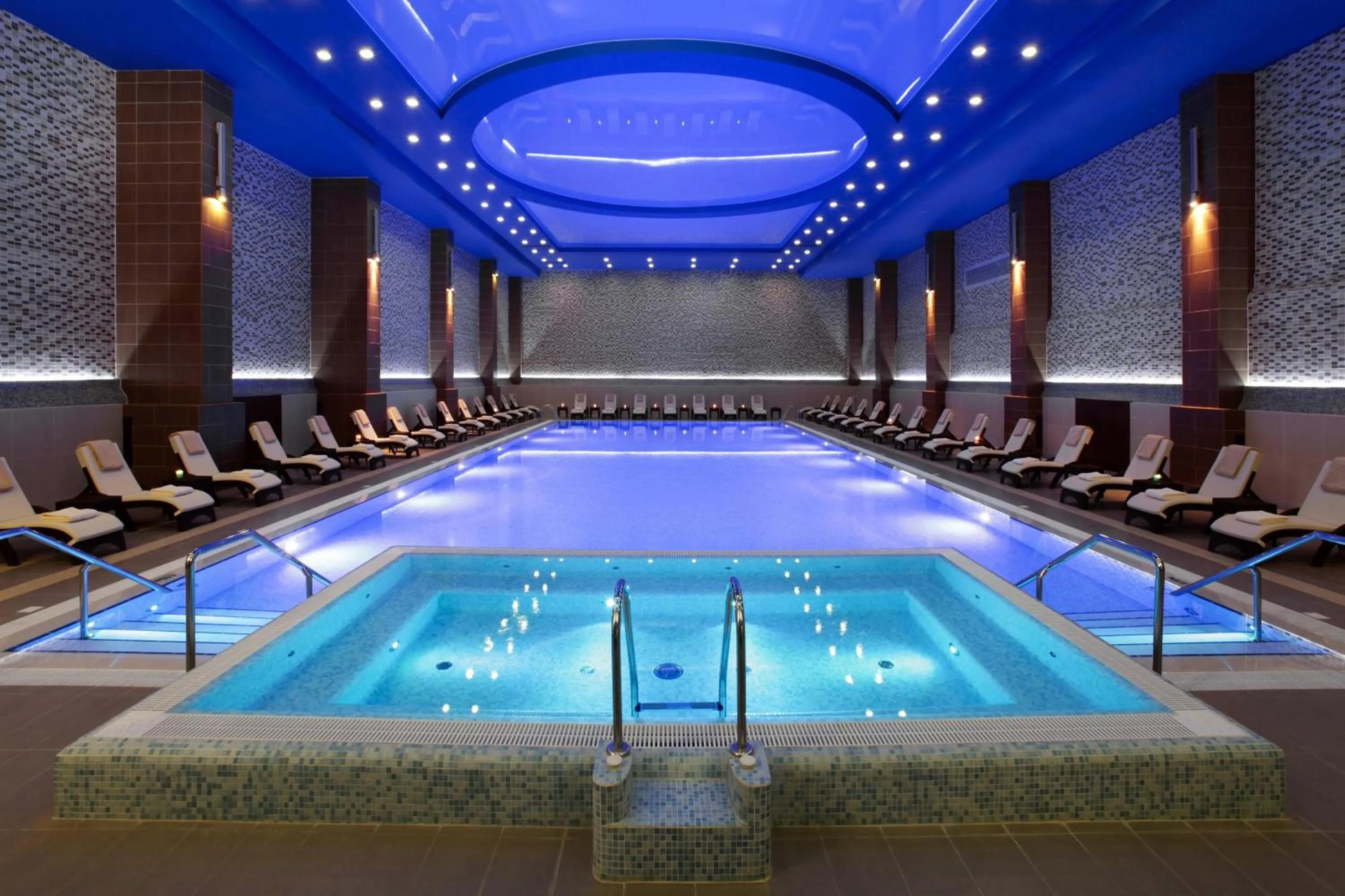 Swimming pool in Tsaghkadzor Marriott Hotel