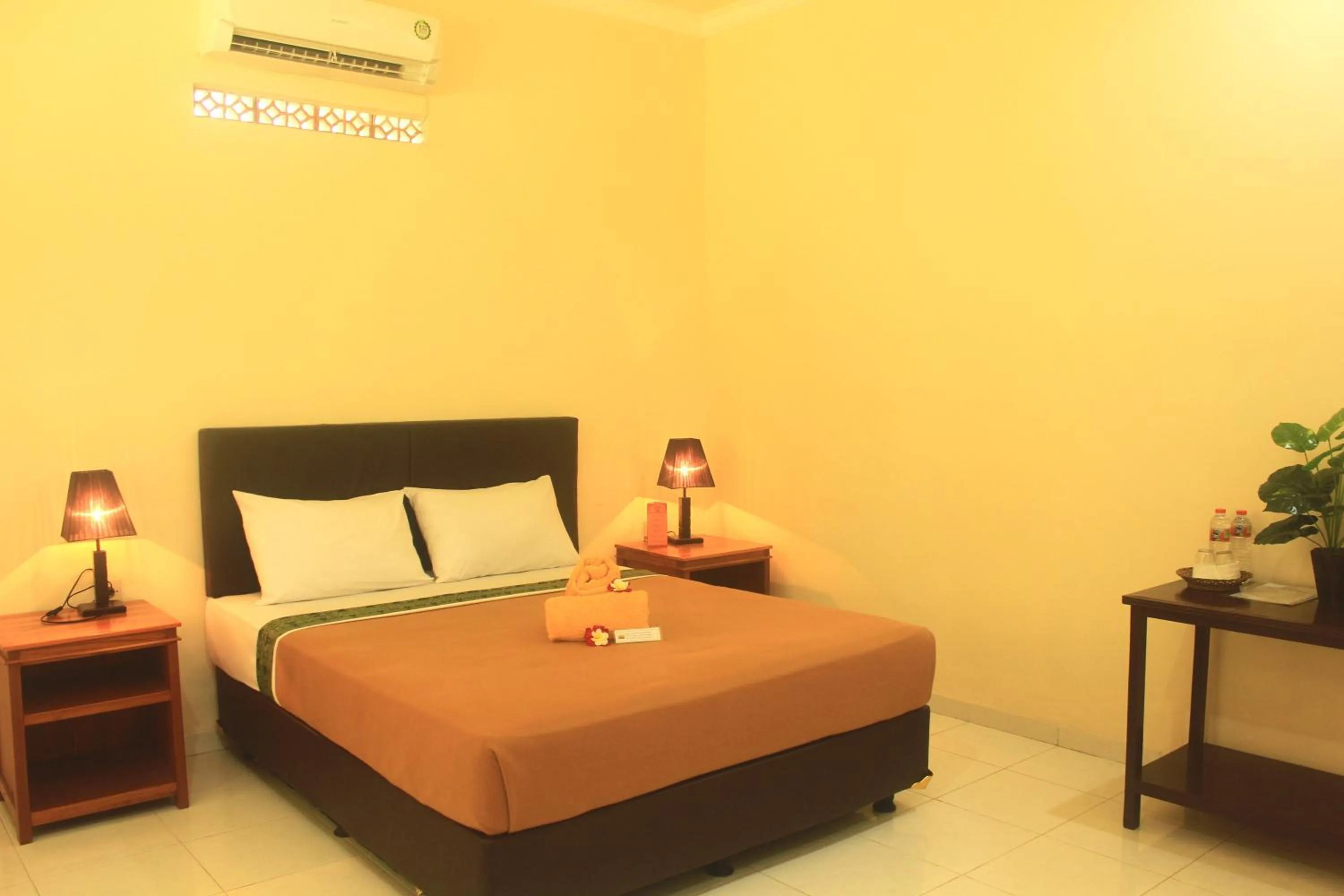 Bedroom, Bed in Lovina Beach Hotel