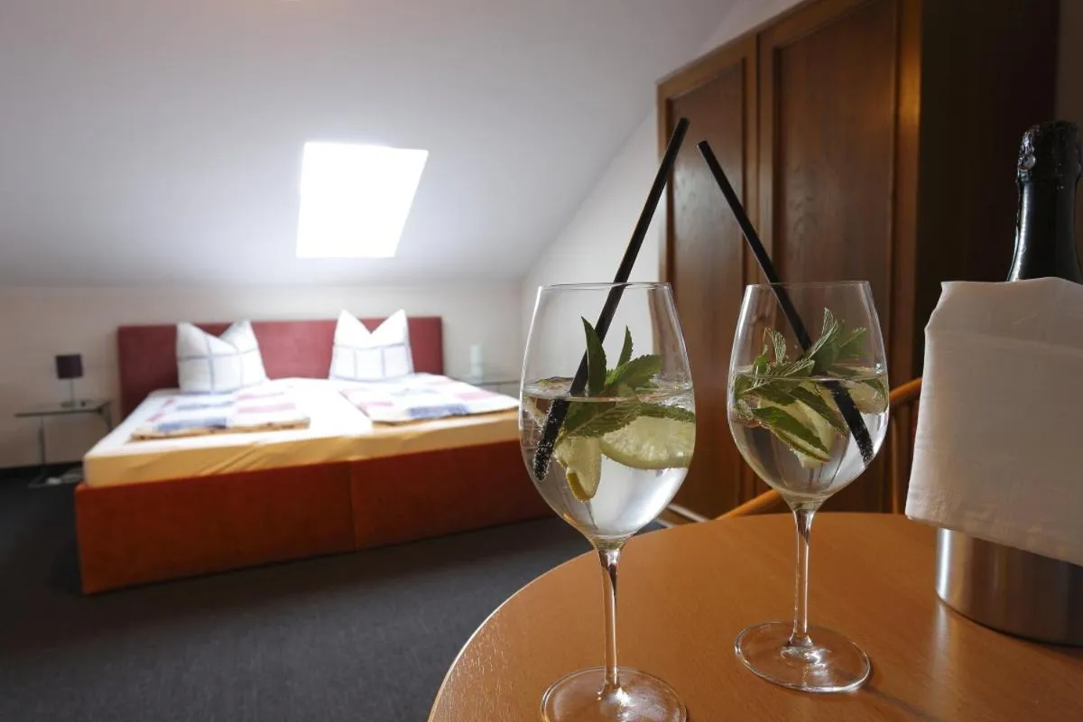 Seating area, Bed in Alpen.Adria.Stadthotel