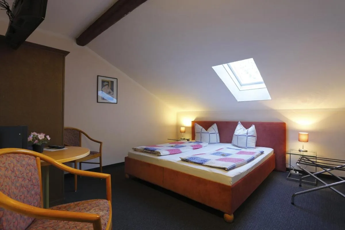 Seating area, Bed in Alpen.Adria.Stadthotel