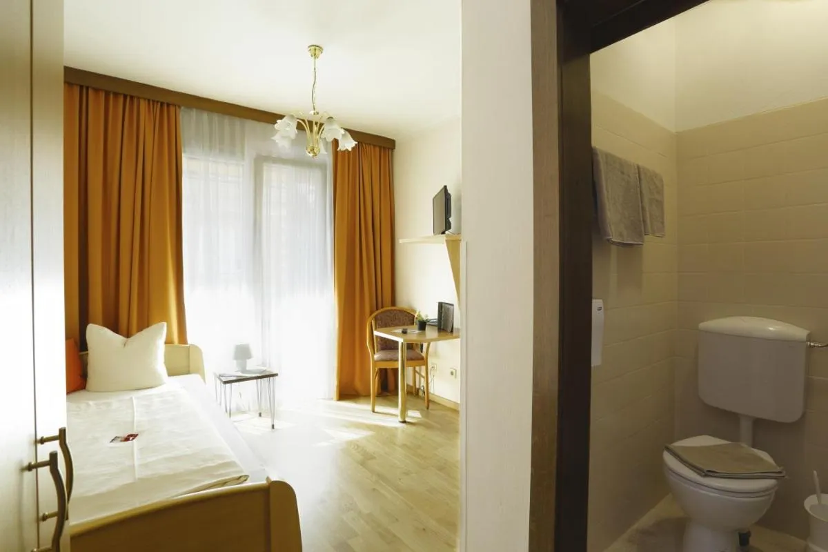 Bedroom, Bed in Alpen.Adria.Stadthotel