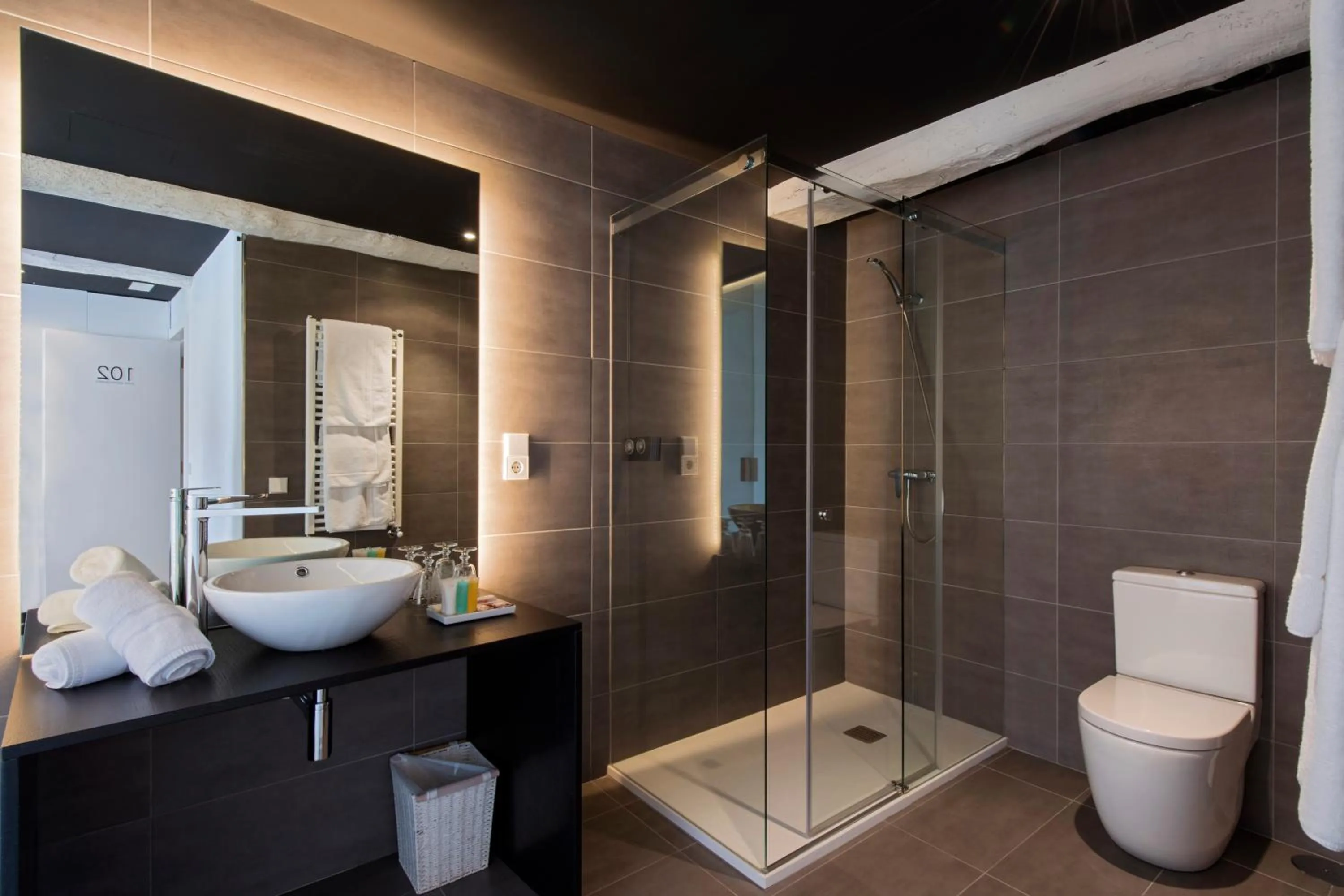 Shower in Hotel Montes