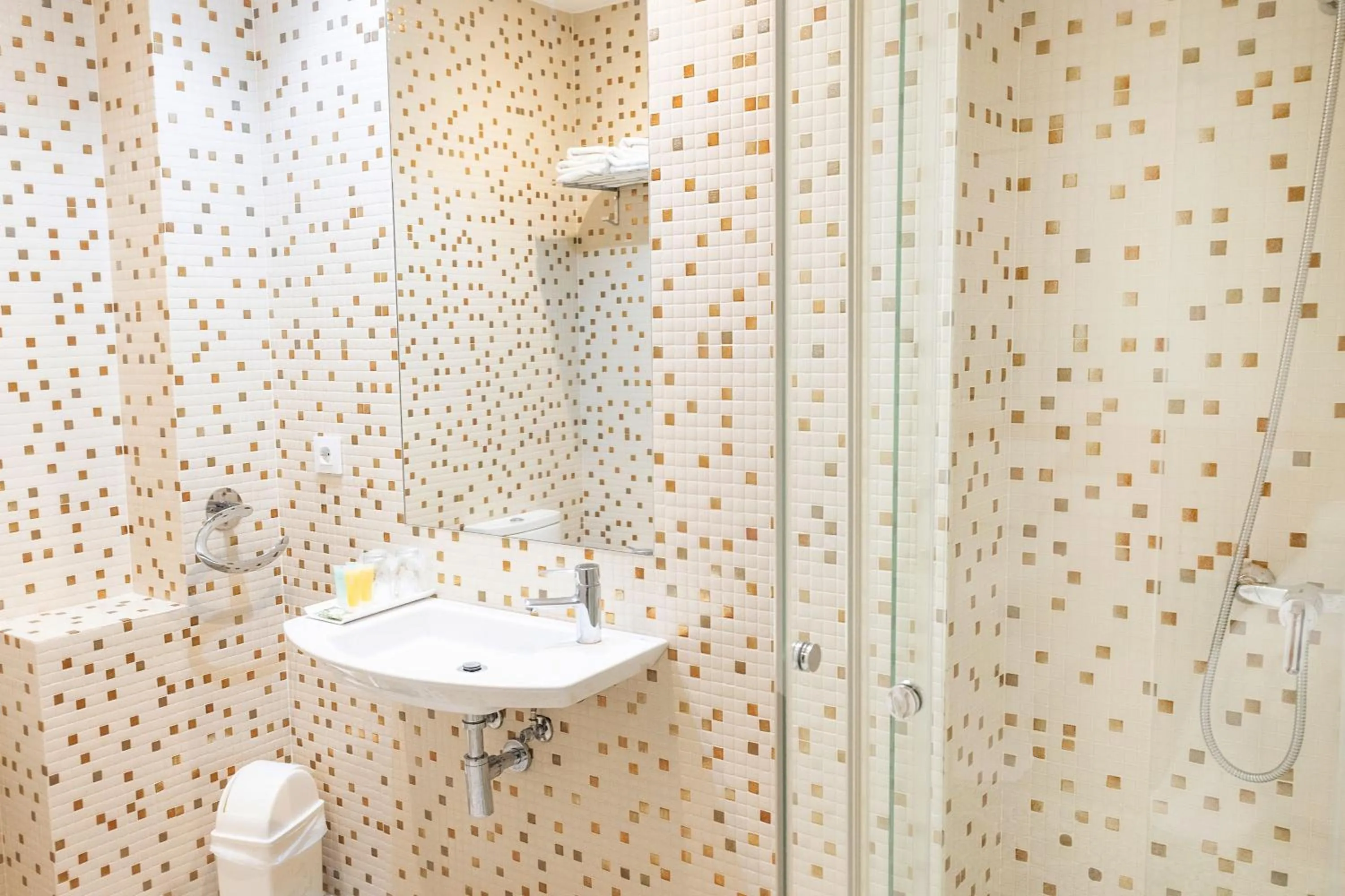 Bathroom in Hotel Montes